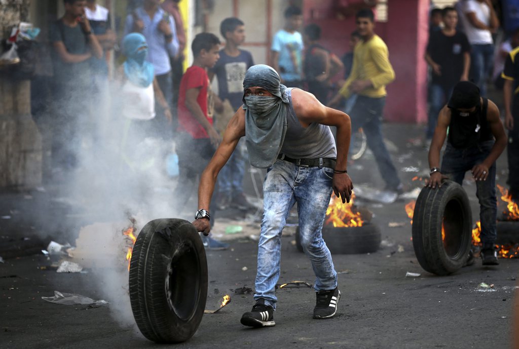 La mort du jeune Palestinien fait redouter un emballement de la spirale de la violence qui a déjà fait plus de 150 blessés, touchés par des balles réelles ou caoutchoutées de l'armée israélienne.