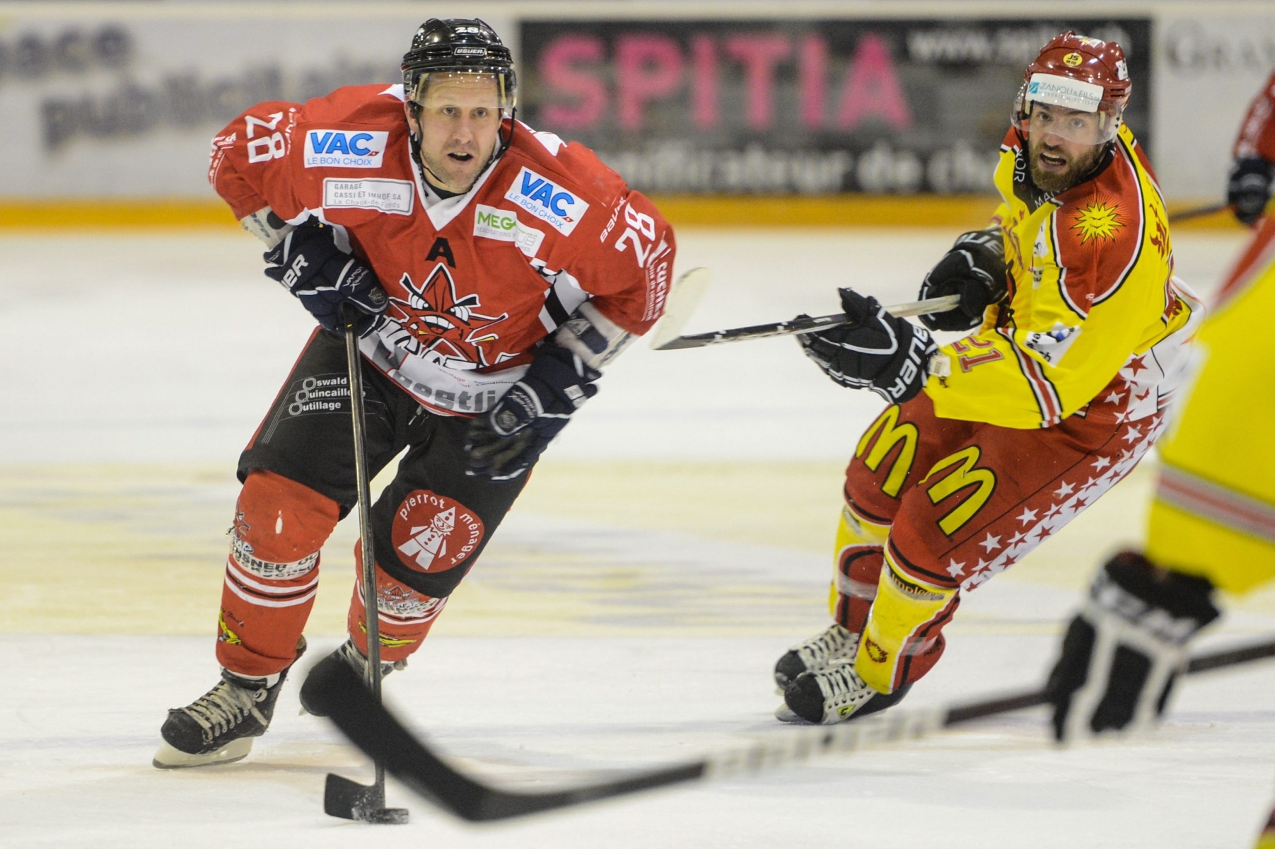 Hockey sur glace, Finale de 2e ligue: Star Chaux-de-Fonds - Sierre. Steve Pochon (28) Cedric Melly (21)



LA CHAUX-DE-FONDS 28 03 2015

Photo: CHRISTIAN GALLEY HOCKEY SUR GLACE