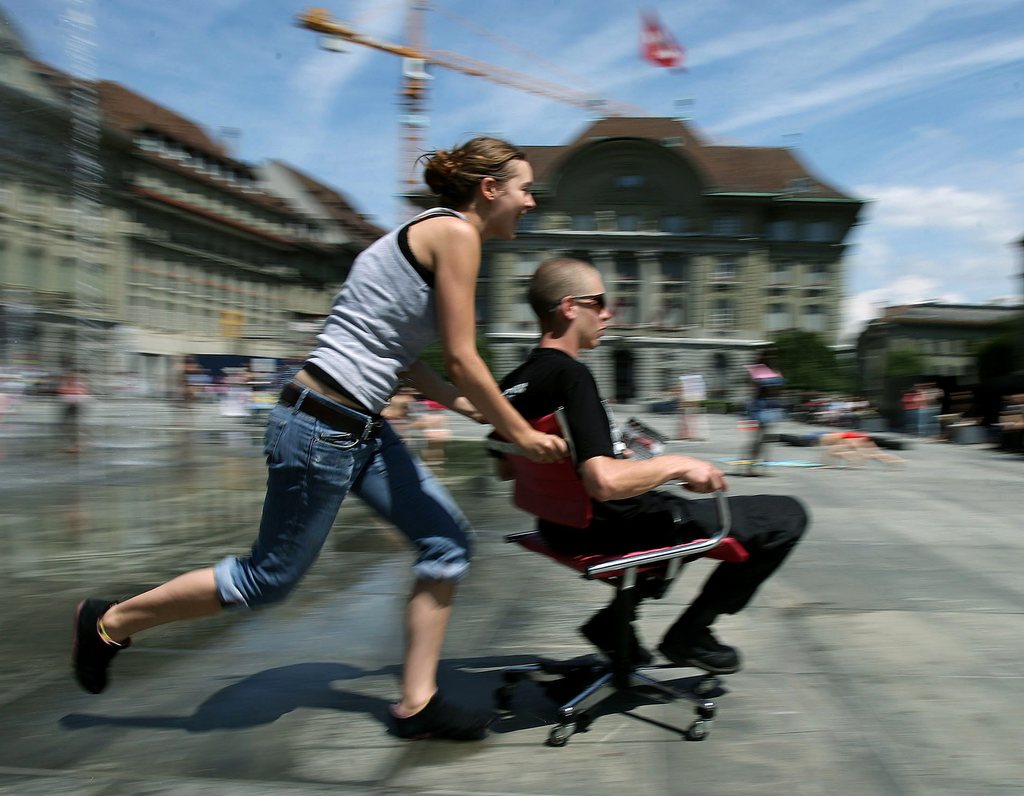 En 2007, une course de chaise de bureau avait été organisée sur la Place fédérale.