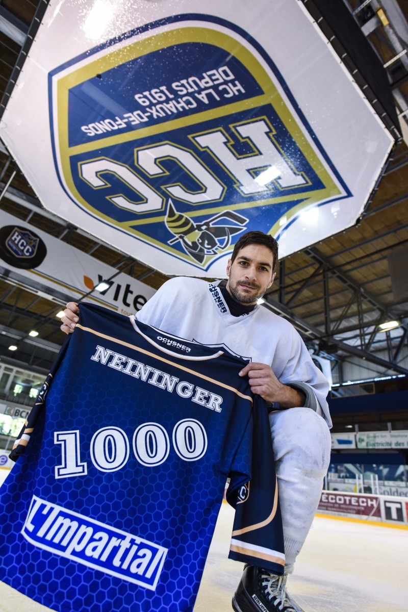 Michael Neininger fete son 1000eme match.



LA CHAUX-DE-FONDS  9 10 2015

Photo: Christian Galley