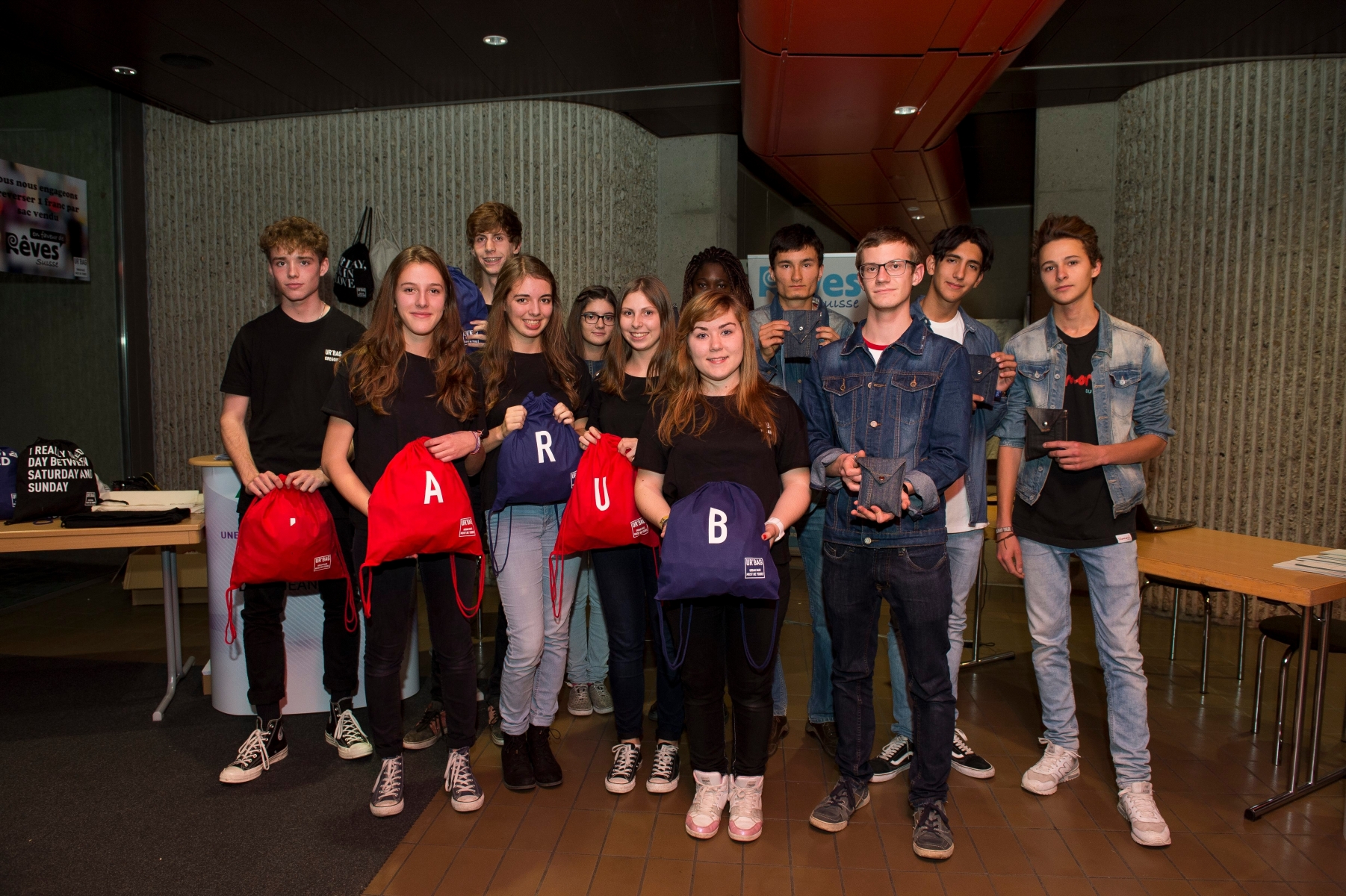 Des eleves du lycee jean-piaget dans le cadre du projet "YES" presentent leur produit. 



Neuchatel, le 27.10.2015



Photo : Lucas Vuitel