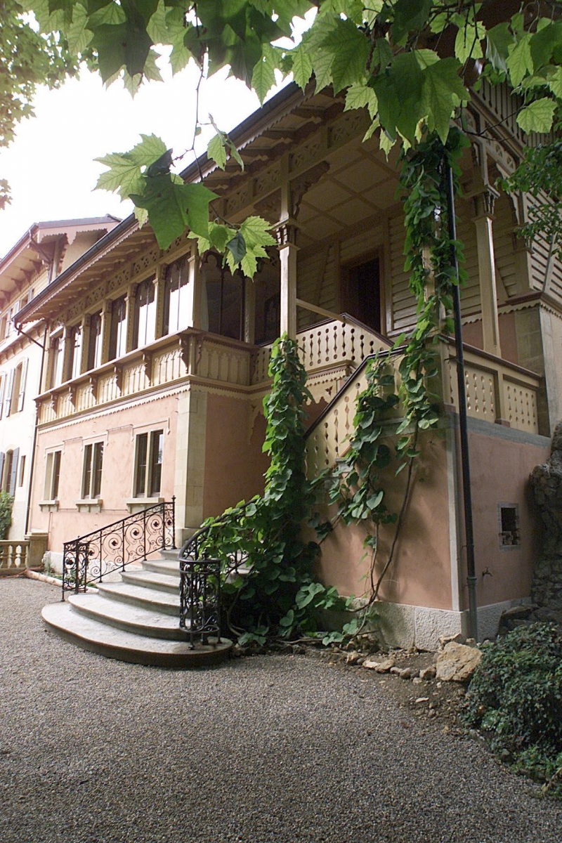 L'ancienne residence de la famille Borel ouvrira ses portes dans le cadre des Journees du patrimoine. le long de la colonne grimpe un aristoloche.



Bevaix, le 3 septembre 2002

Photo: Richard Leuenberger

 PATRIMOINE