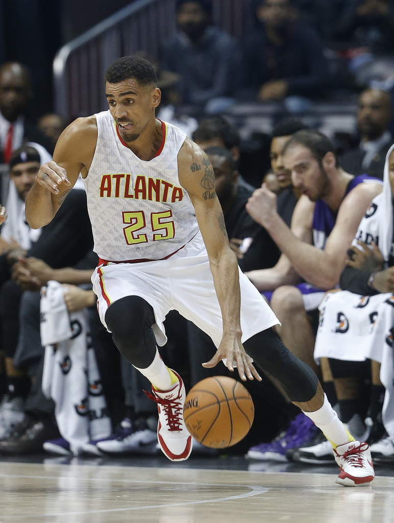 Atlanta Hawks guard Thabo Sefolosha (25) is shown against the Sacramento Kings in the second half of an NBA  basketball game Wednesday, Nov. 18, 2015, in Atlanta. Atlanta won 103-97. (AP Photo/John Bazemore)