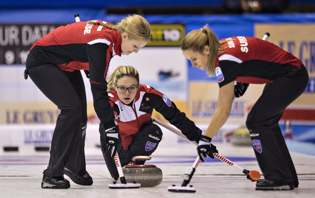 De gauche à droite, les Suissesses Marisa Winkelhausen, Alina Platz and Nicole Schwaegli qui n'ont rien pu faire ce soir pour s'approcher d'une victoire.