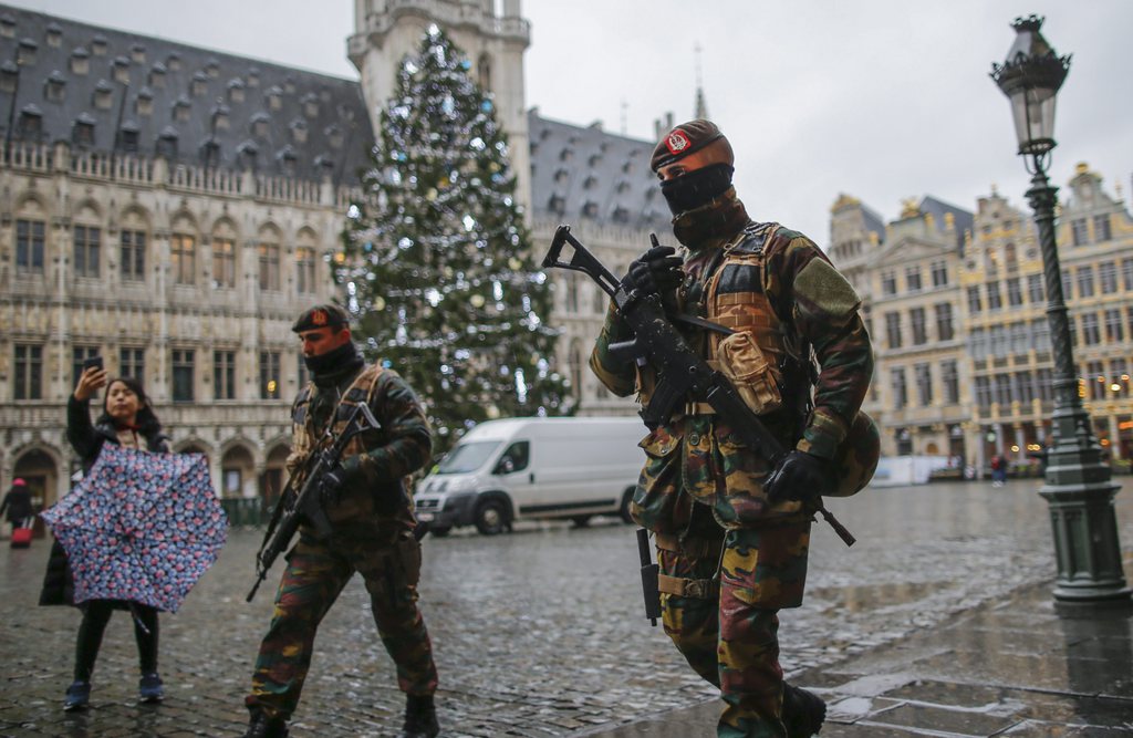 La vie reprend doucement à Bruxelles, mais sous très haute surveillance.