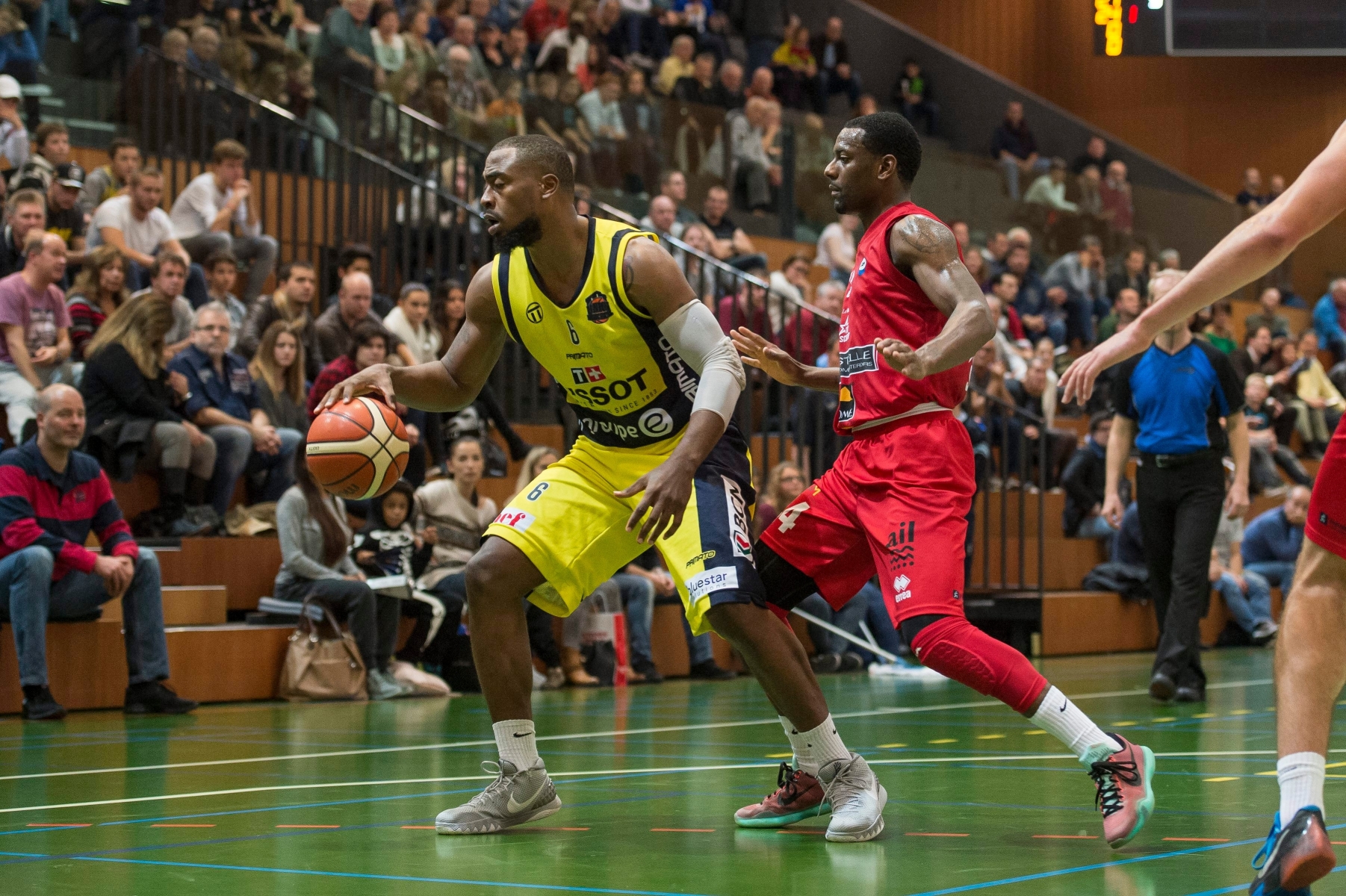 Basketball : Union Neuchatel - Massagno

En jaune James Mathis (6) et en rouge Quinton Day



Neuchatel, le 31.10.2015, Photo : Lucas Vuitel BASKETBALL