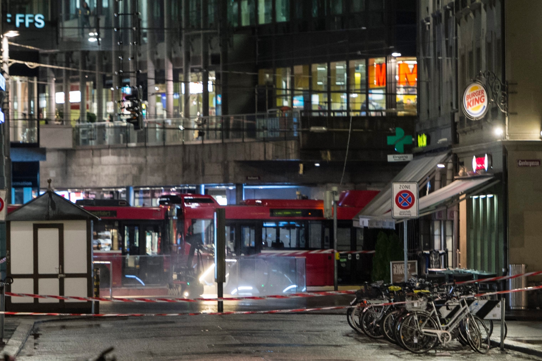 A bomb disposal robot explodes a suspicious object in an area around the central railway station in Bern, on Wednesday, November 25, 2015, in Bern, Switzerland. The suspicious object triggered a police operation at central railway station in Bern in the late afternoon of Wednesday, November 25, 2015. So far, no further information regarding the suspicious object has been released. (KEYSTONE/Dominic Steinmann) SCHWEIZ BERN HAUPTBAHNHOF BOMBENALARM