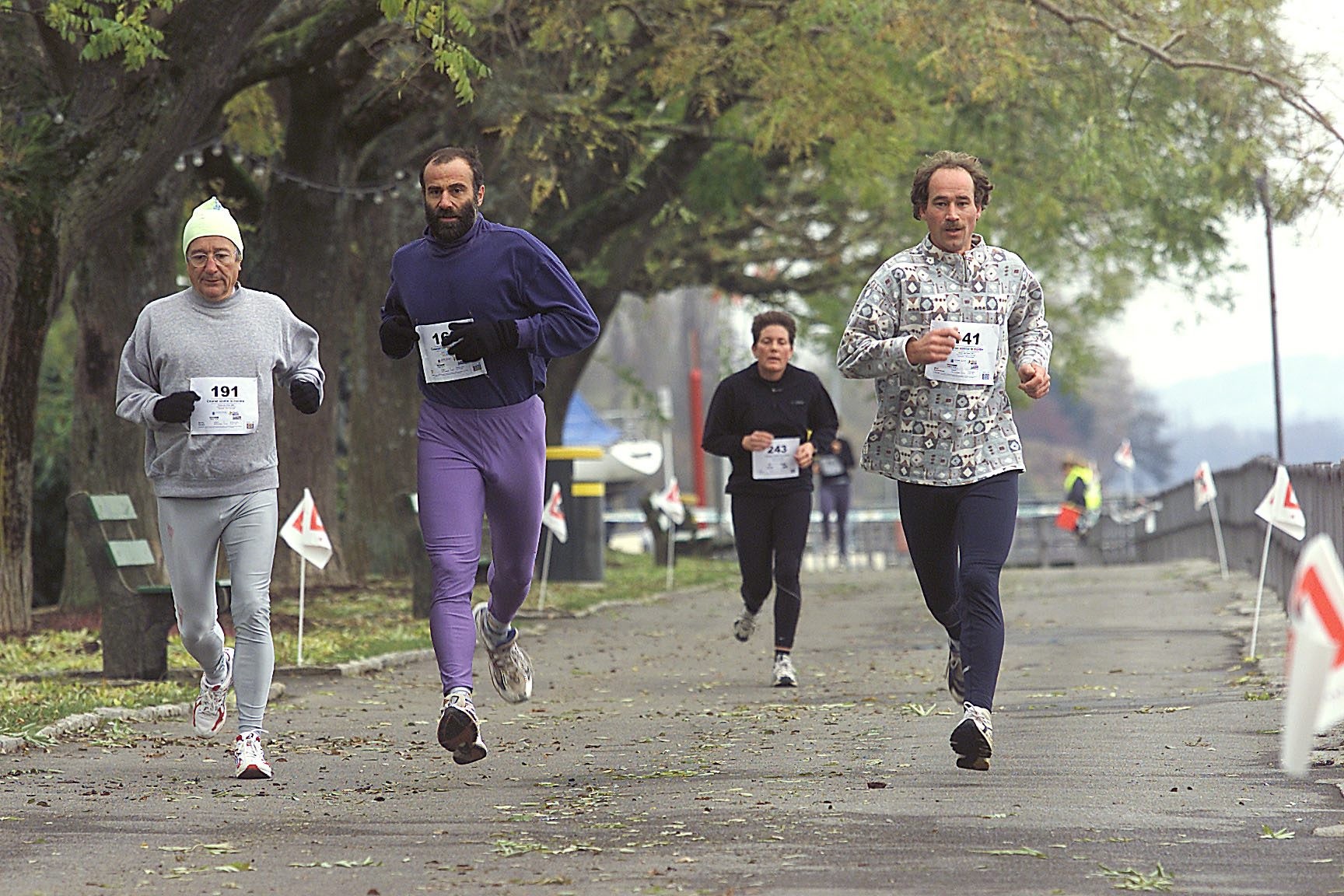 Derniere competition du Championnat cantonal neuchatelois des courses hors stade, la Course des paves  de La Neuveville. 





La Neuveville le 24 nov 2001

Photo Galley COURSE HORS STADE