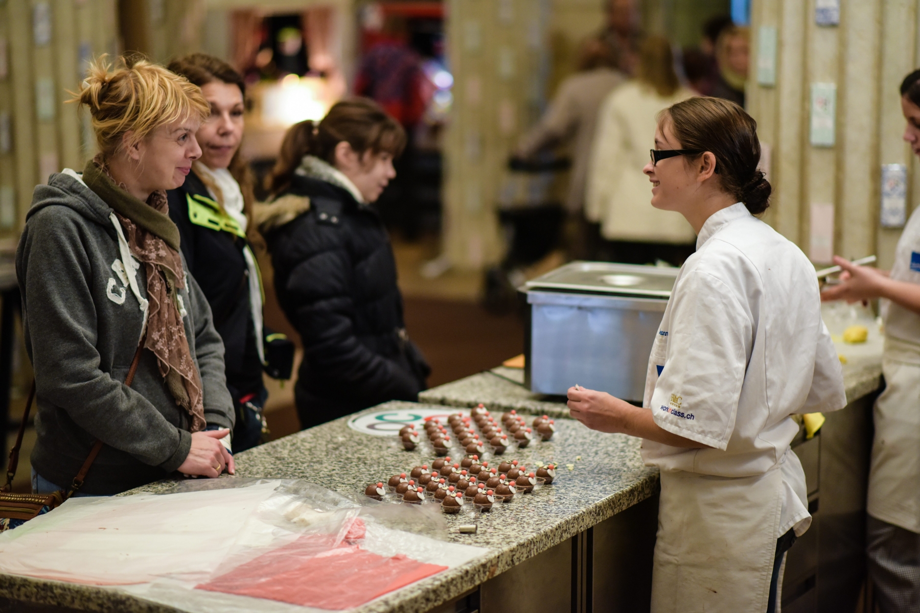 Les apprentis font découvrir leur métier et leurs créations au Péristyle de l’Hôtel de ville de Neuchâtel jusqu’à samedi.