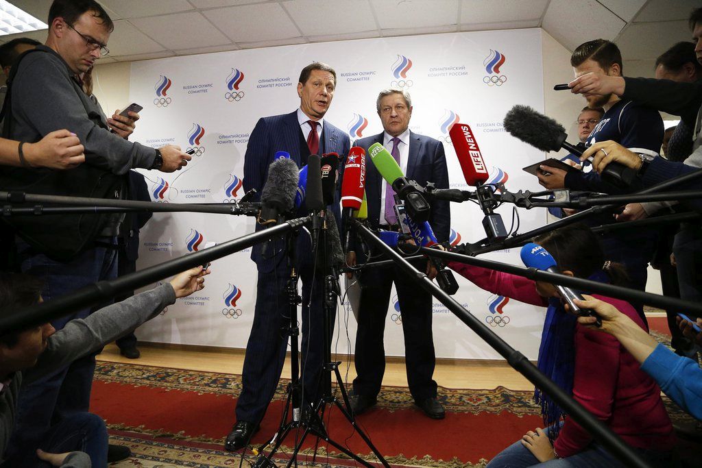 Le président du Comité olympique russe Alexander Zhukov et Gennady Alyoshin, président du Comité d'approbation.
