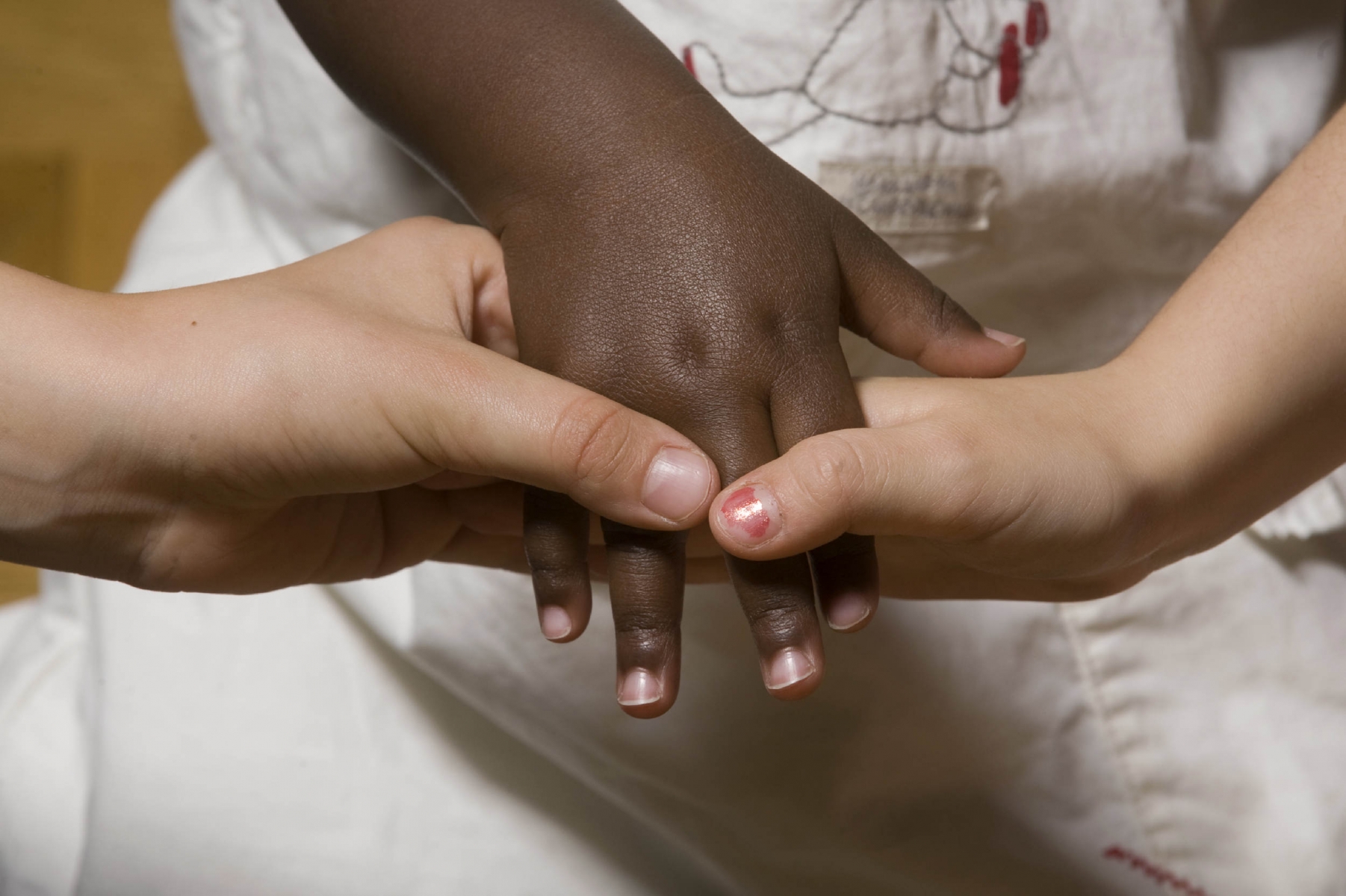 adoption  la famille Persoz a adopte Maxine, petite Rwandaise.     Cressier, 17 11 09   PHOTO DAVID MARCHON