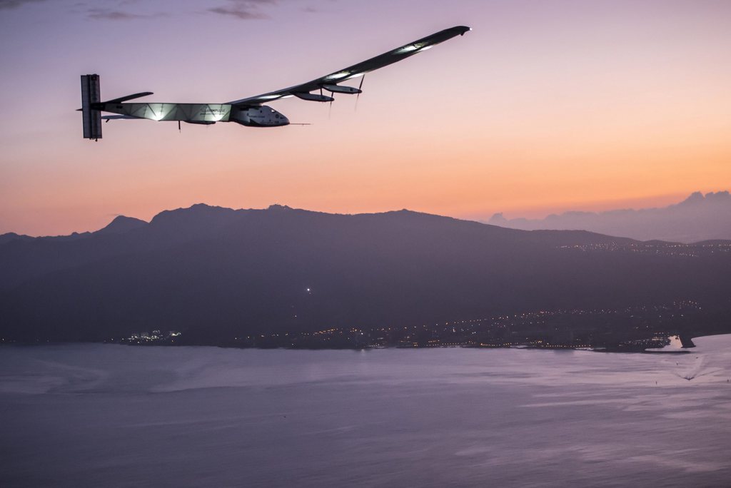 Solar Impulse devrait quitter Hawaï en avril  2016 et prévoit un arrêt en Suisse.