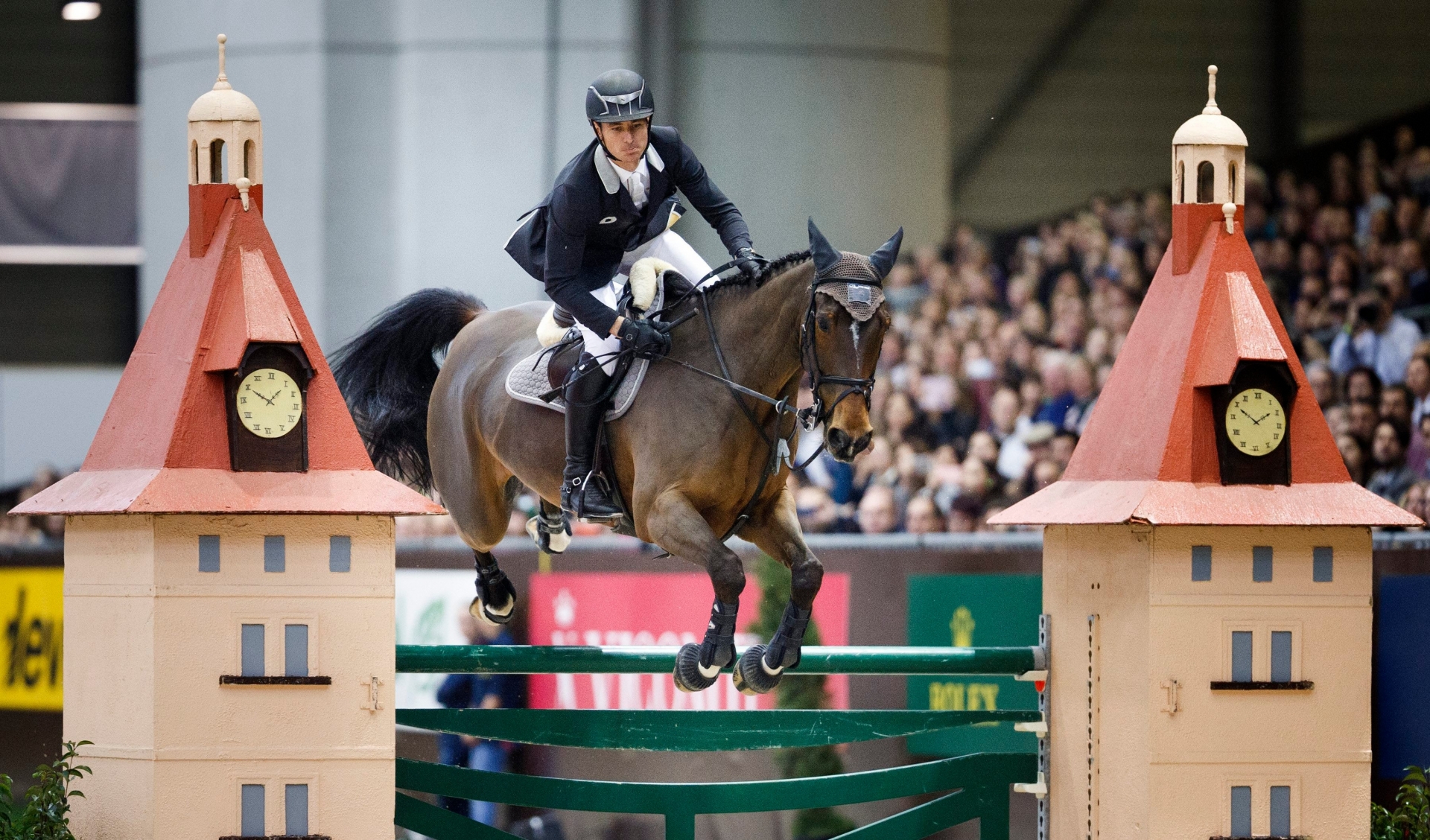 Steve Guerdat from Switzerland rides his horse Nino des Buissonnets to win the first place of the Rolex Grand Prix of show jumping at the 55th CHI international horse show jumping tournament in Geneva, Switzerland, on Sunday, December 13, 2015. (KEYSTONE/Valentin Flauraud) SWITZERLAND CHI GENEVA