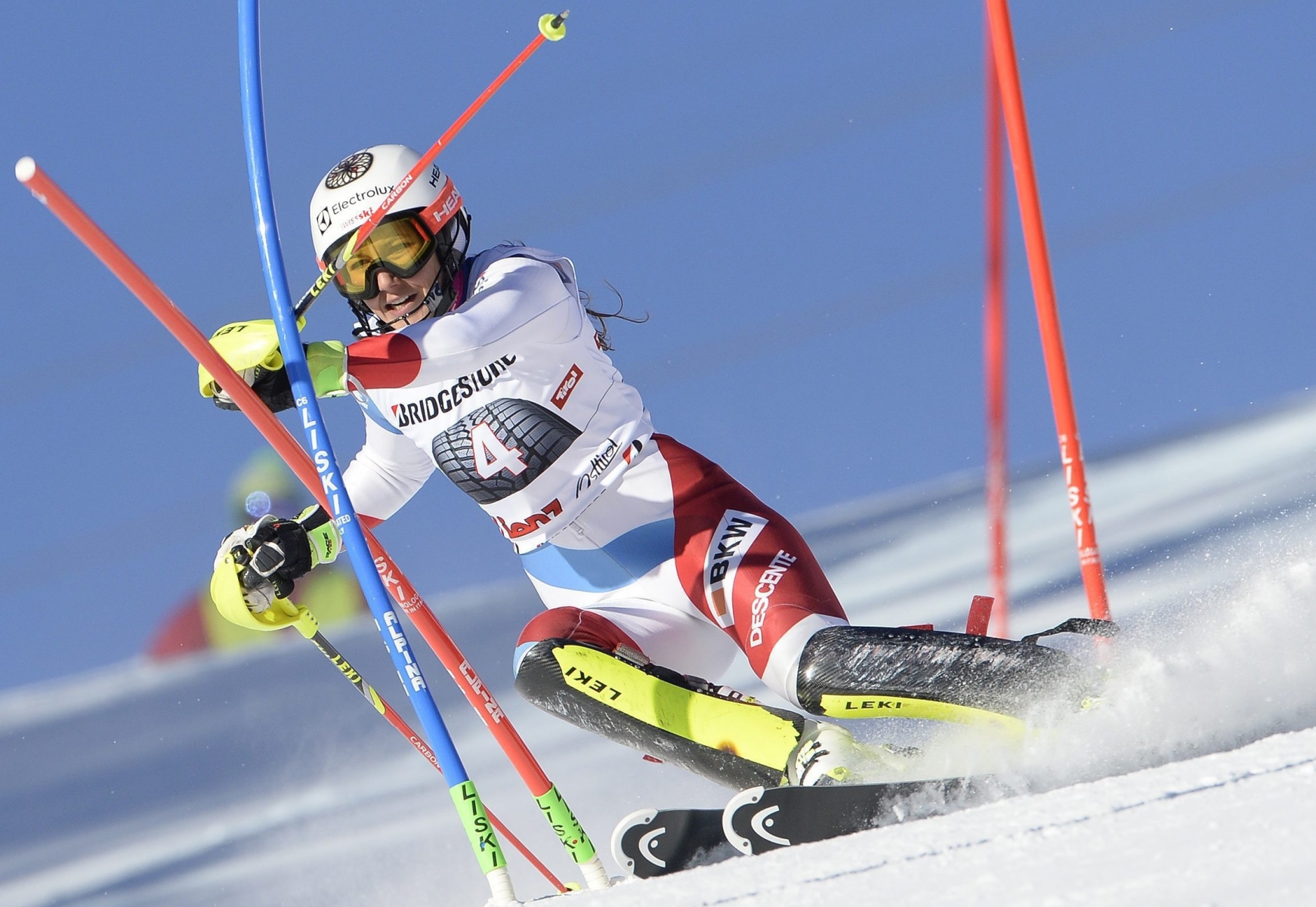 epa05082917 Swiss Wendy Holdener clears a gate during the first run of the Women's Slalom race at the FIS Alpine Skiing World Cup in Lienz, Austria, 29 December 2015.  EPA/ROBERT JAEGER AUSTRIA ALPINE SKIING WORLD CUP