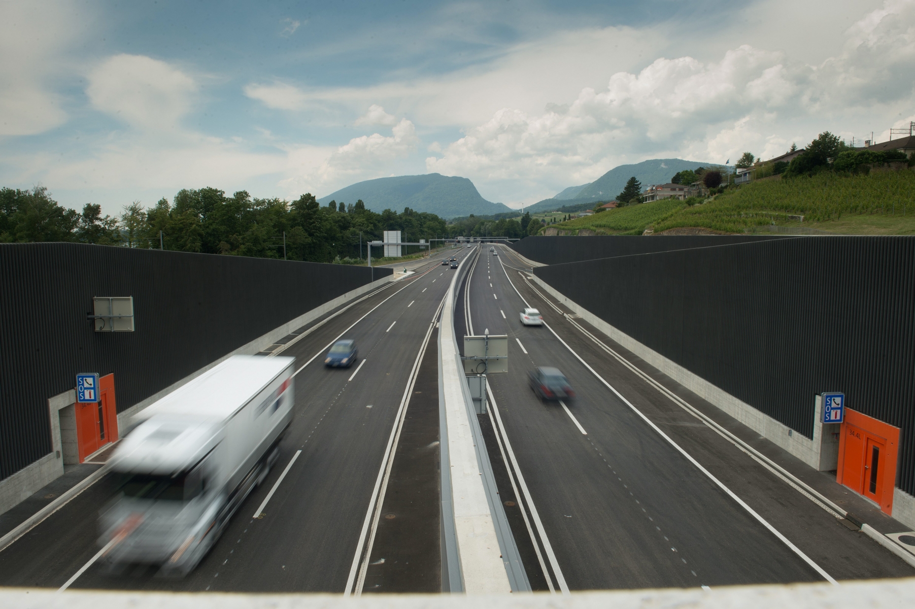 L'autoroute A5 entre Serrières et Auvernier.