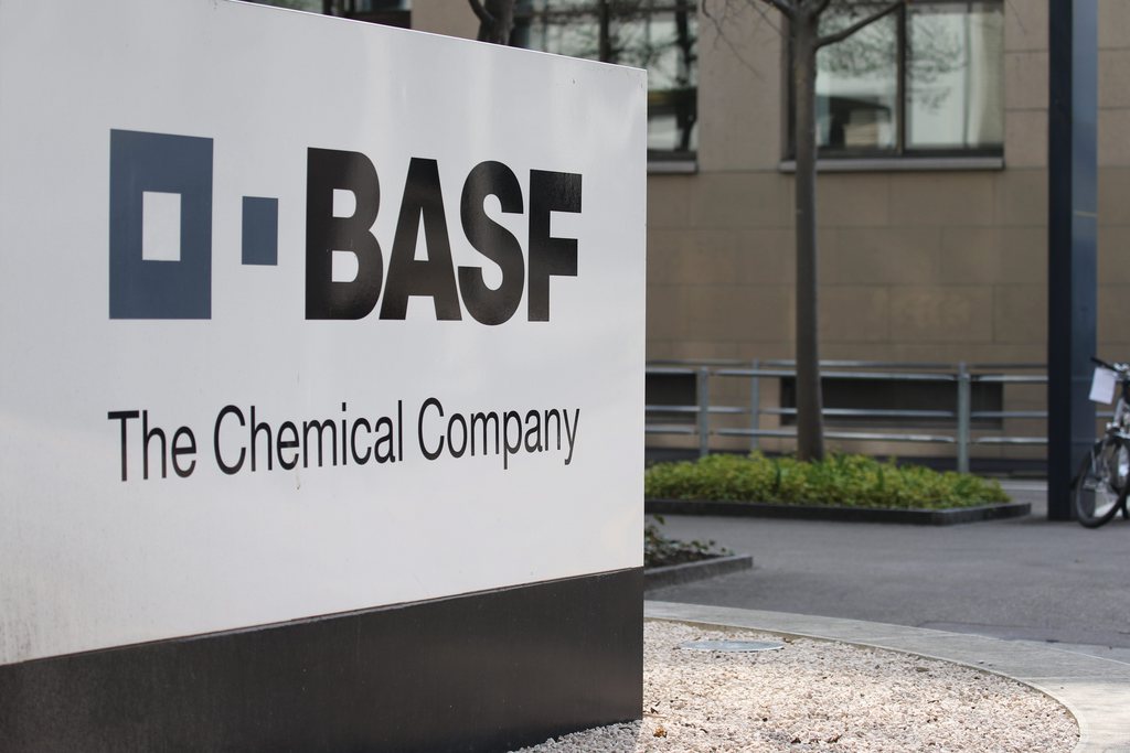 BASF attend une année marquée par "un environnement plein de défis et des risques considérables".