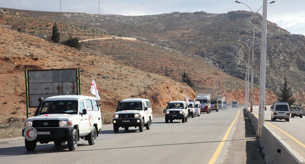 Les six premiers camions sont entrés vers 16H15 (suisses) dans cette localité d'environ 40'000 habitants située à l'ouest de Damas.