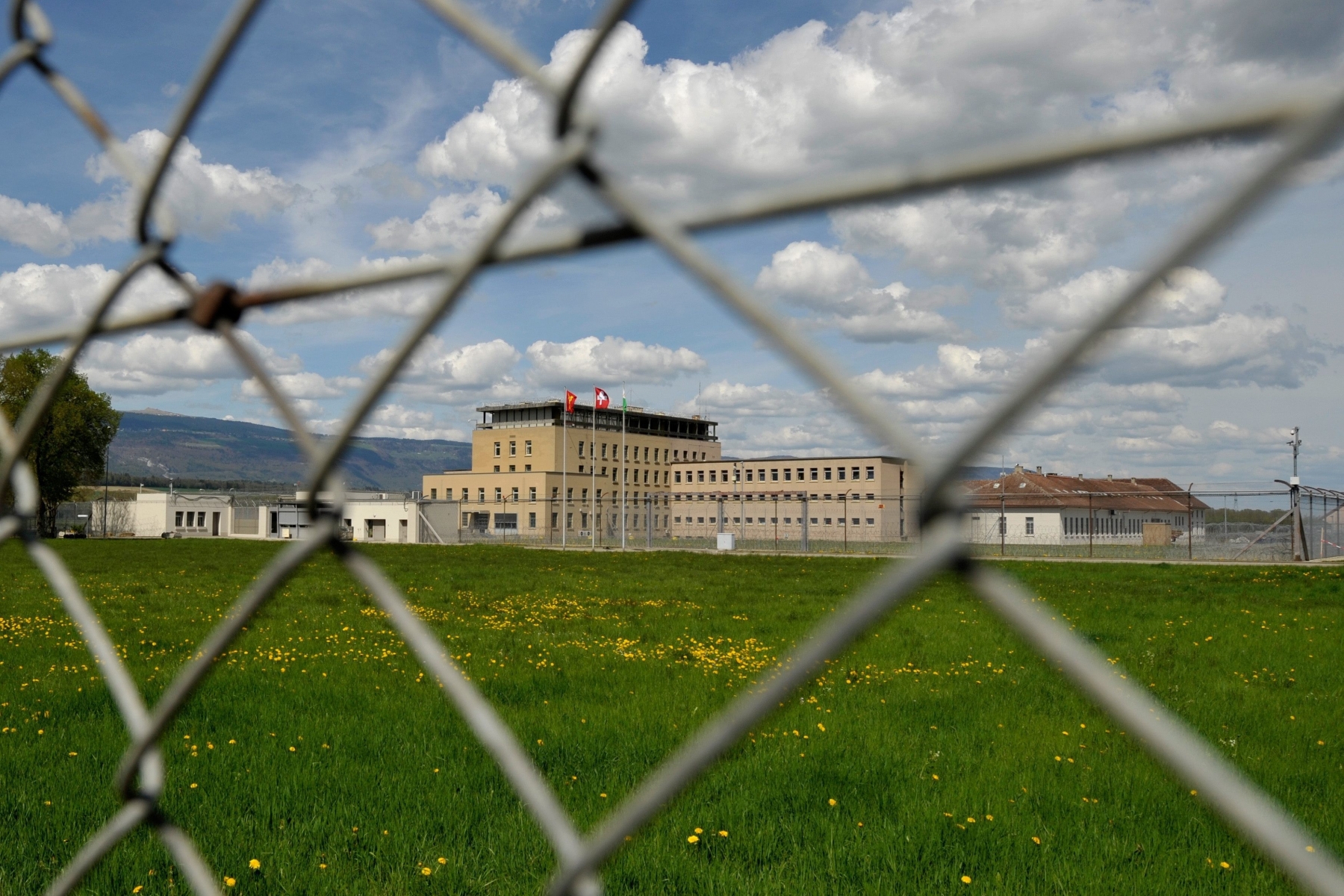 Un gardien et un détenu interpellés aux Etablissements pénitentiaires de la plaine de l’Orbe, les EPO, appelés aussi prison de Bochuz.