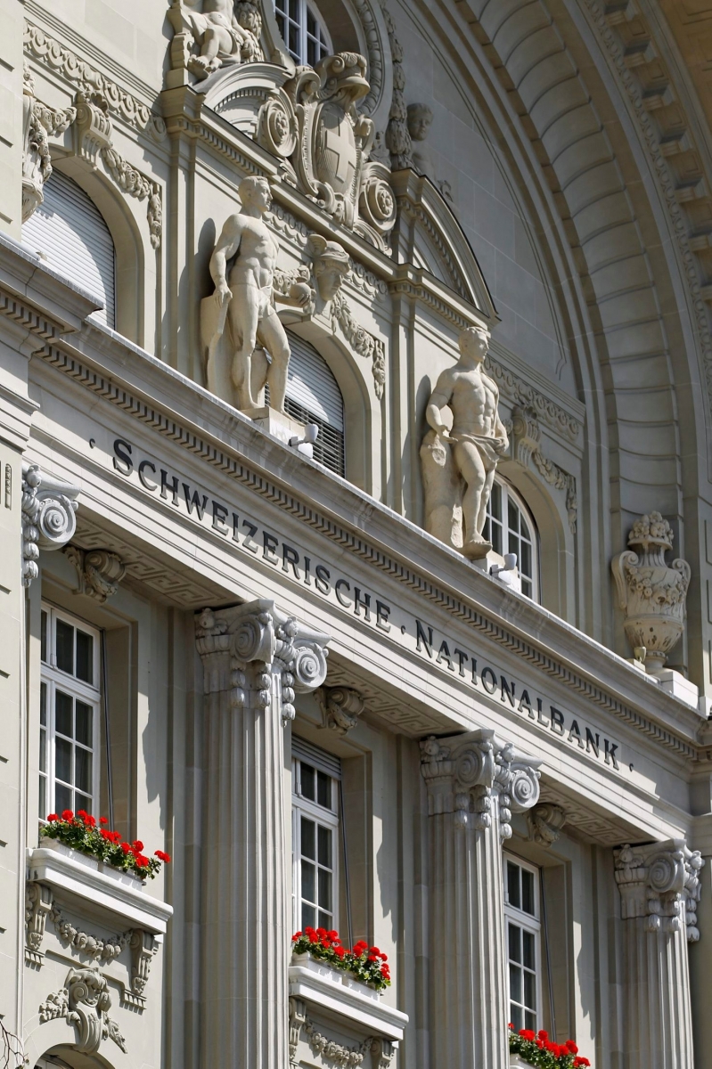Die Schweizerische Nationalbank am Donnerstag, 4. August 2011, in Bern. Die Nationalbank hat am Mittwoch, 3. August 2011, gegen das Frankenhoch interveniert. (KEYSTONE/Peter Klaunzer)  SCHWEIZ NATIONALBANK