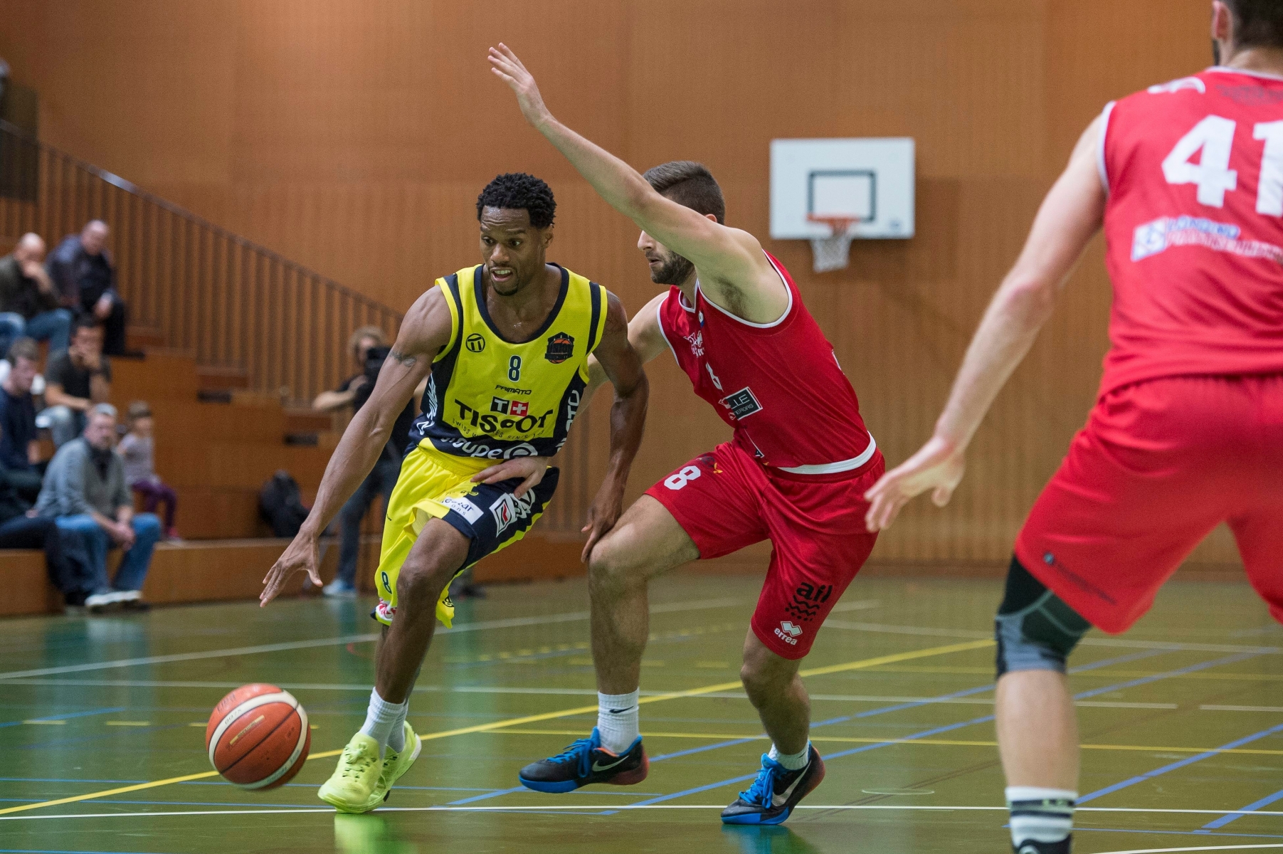 Basketball : Union Neuchatel - Massagno

En jaune Antonio Brown (8) et en rouge Marko Kraljevic (8)



Neuchatel, le 31.10.2015, Photo : Lucas Vuitel BASKETBALL