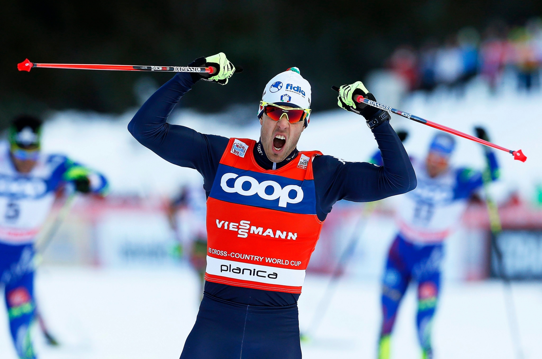 epa05104783 Federico Pellegrino of Italy celebrates after winning the men's Sprint final of the FIS Cross Country Skiing World Cup in Planica, Slovenia, 16 January 2016.  EPA/ANTONIO BAT SLOVENIA CROSS COUNTRY SKIING WORLD CUP