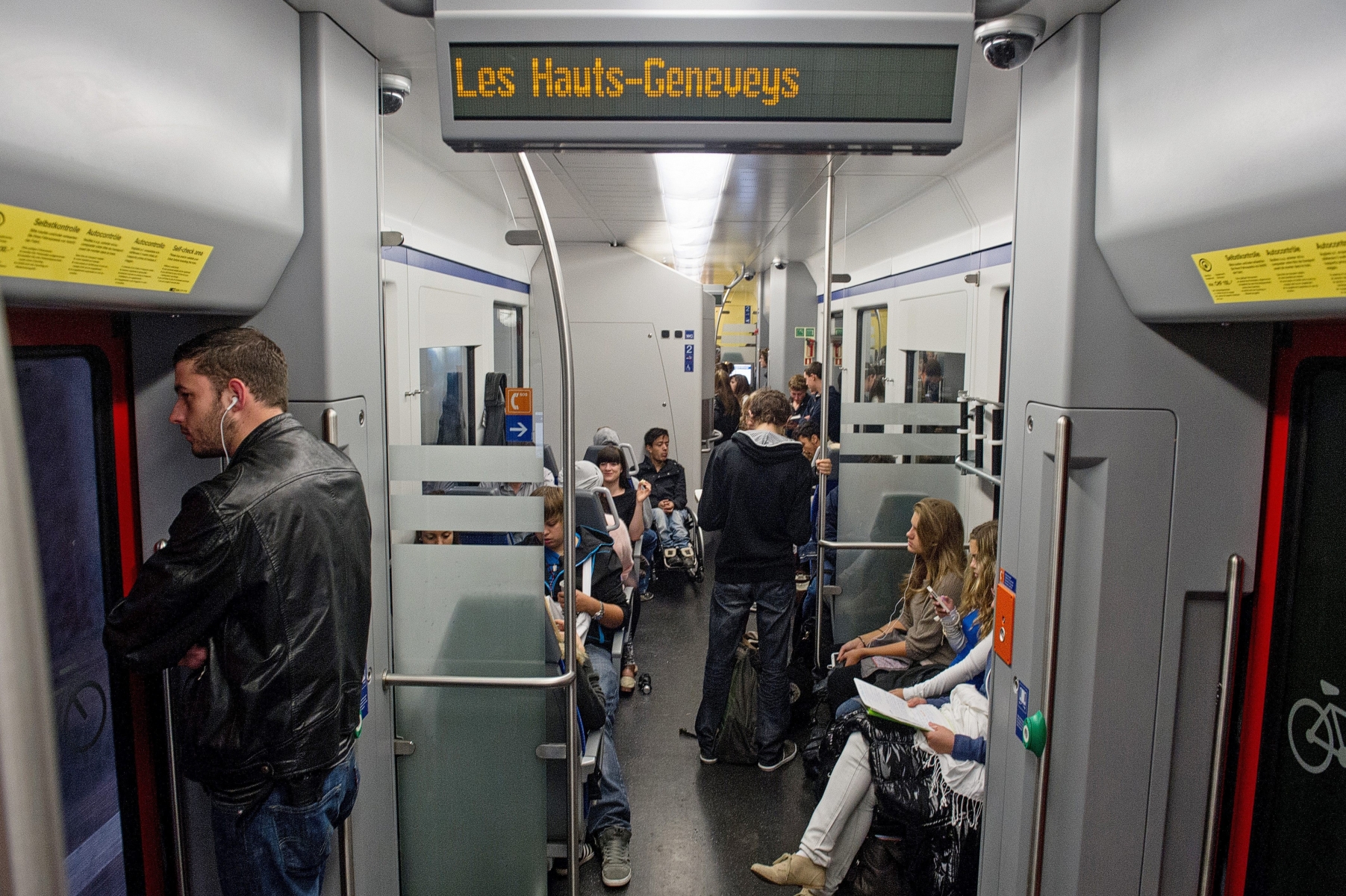 le RER Transrun vient d'etre refuse par la population.

reactions dans le train entre neuchatel et la chaux-de-fonds



24 09 2012

Photo David Marchon TRANSPORTS