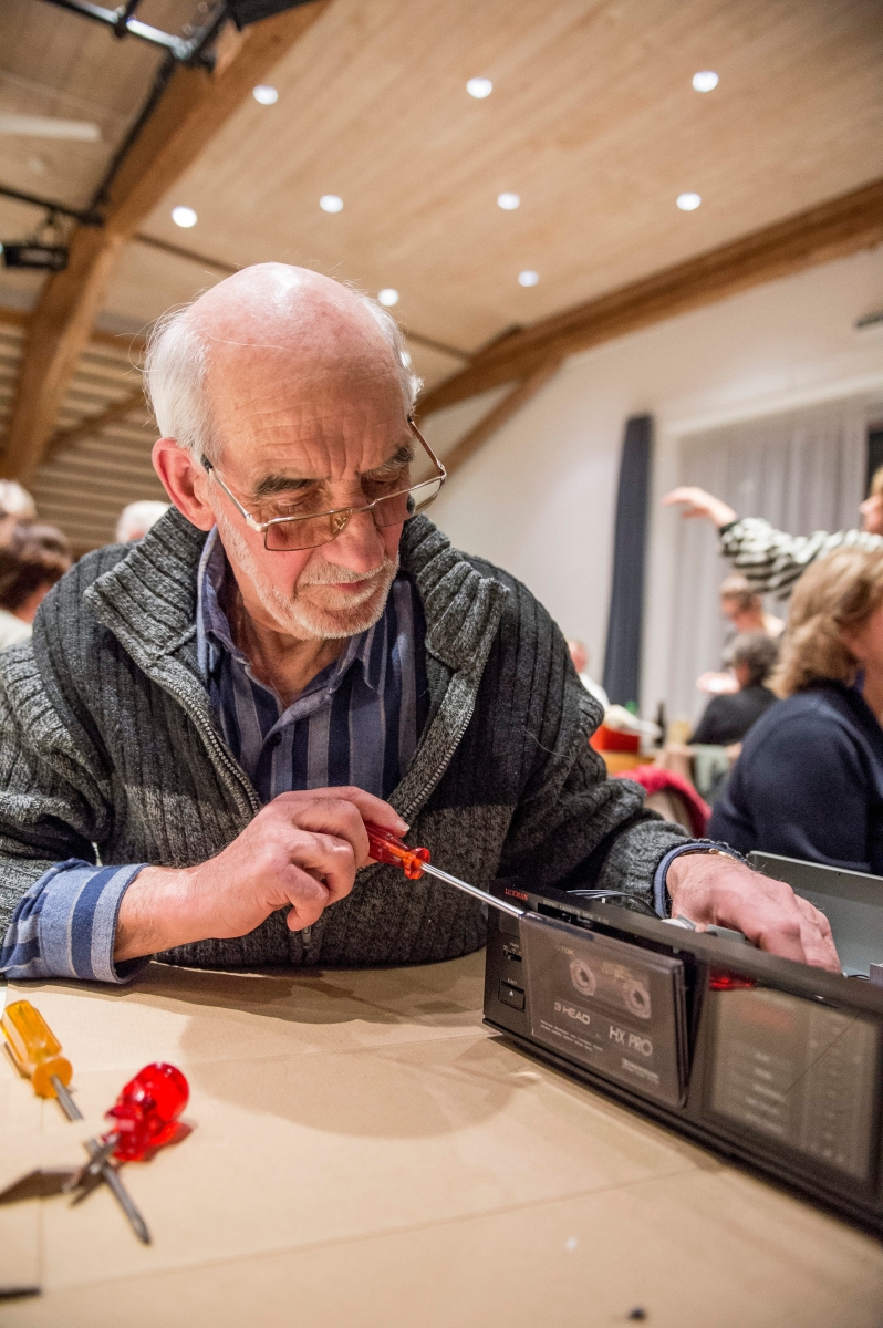 L'Aubier a Montezillon a accueilli un Cafe Reparation organise par le reseau social Chaussure Rouge. 



MONTEZILLON, le 12.02.2015, Photo : Lucas Vuitel L'AUBIER A MONTEZILLON