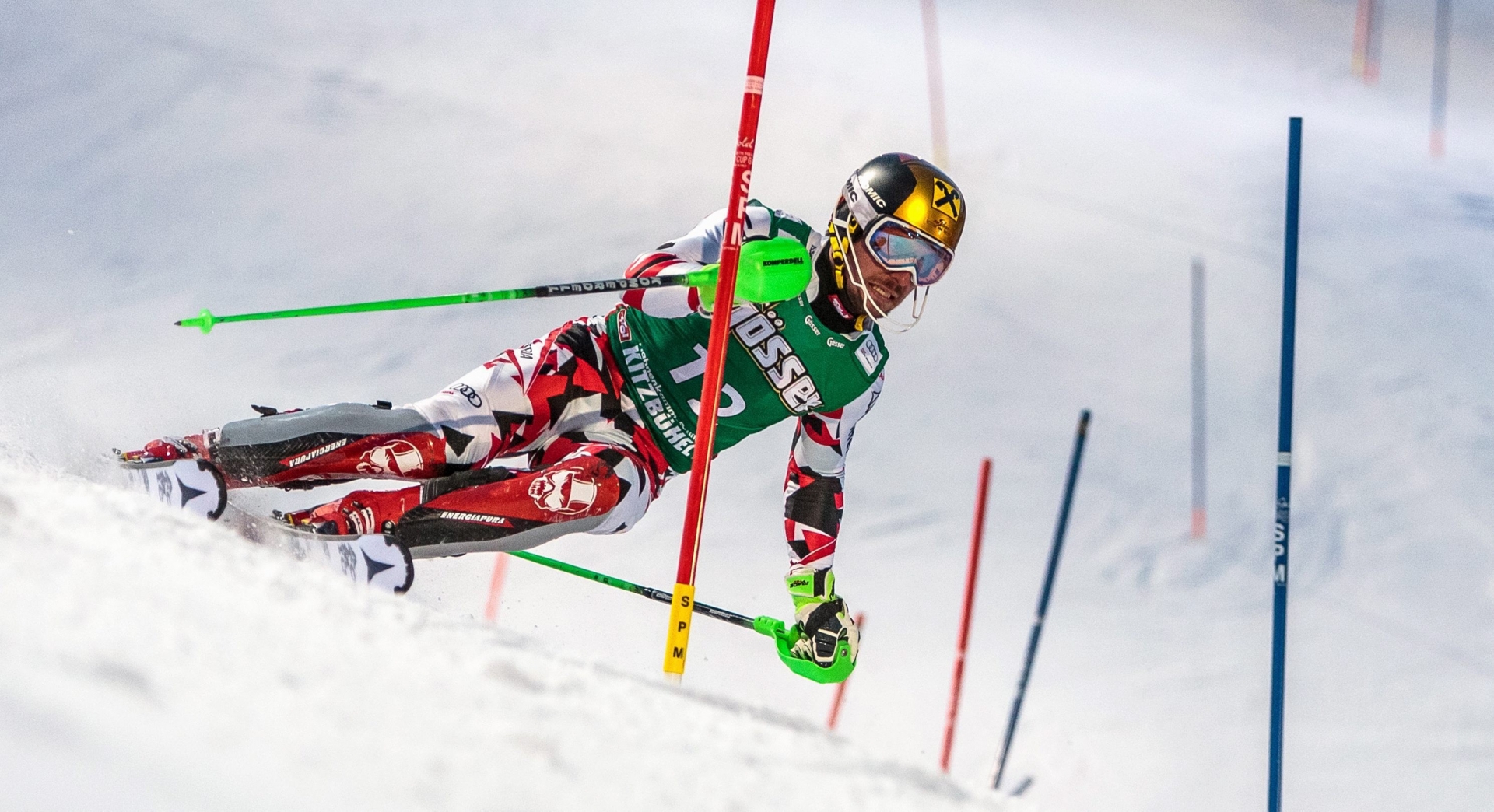 epa05118981 Marcel Hirscher of Austria competes in the Slalom race of the Men's Alpine Skiing Super Combined World Cup in Kitzbuehel, Austria, 22 January 2016.  EPA/EXPA/JFK AUSTRIA ALPINE SKIING WORLD CUP