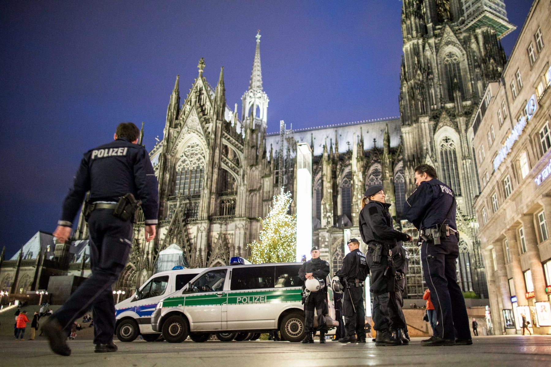 epa05090340 Police officers standing outside the main station next to Cologne cathedral, in Cologne, Germany, 06 January 2016.  After sexual assaults on women at New Year, there is an increased police presence at the main station.  EPA/MAJA HITIJ GERMANY COLOGNE CRIME ATTACKS
