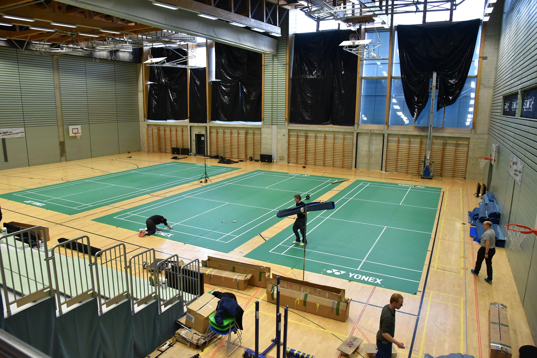 Mise en place des installations pour le championnat Suisse de Badminton

Couvet 3 fevrier 2016

Photo R Leuenberger