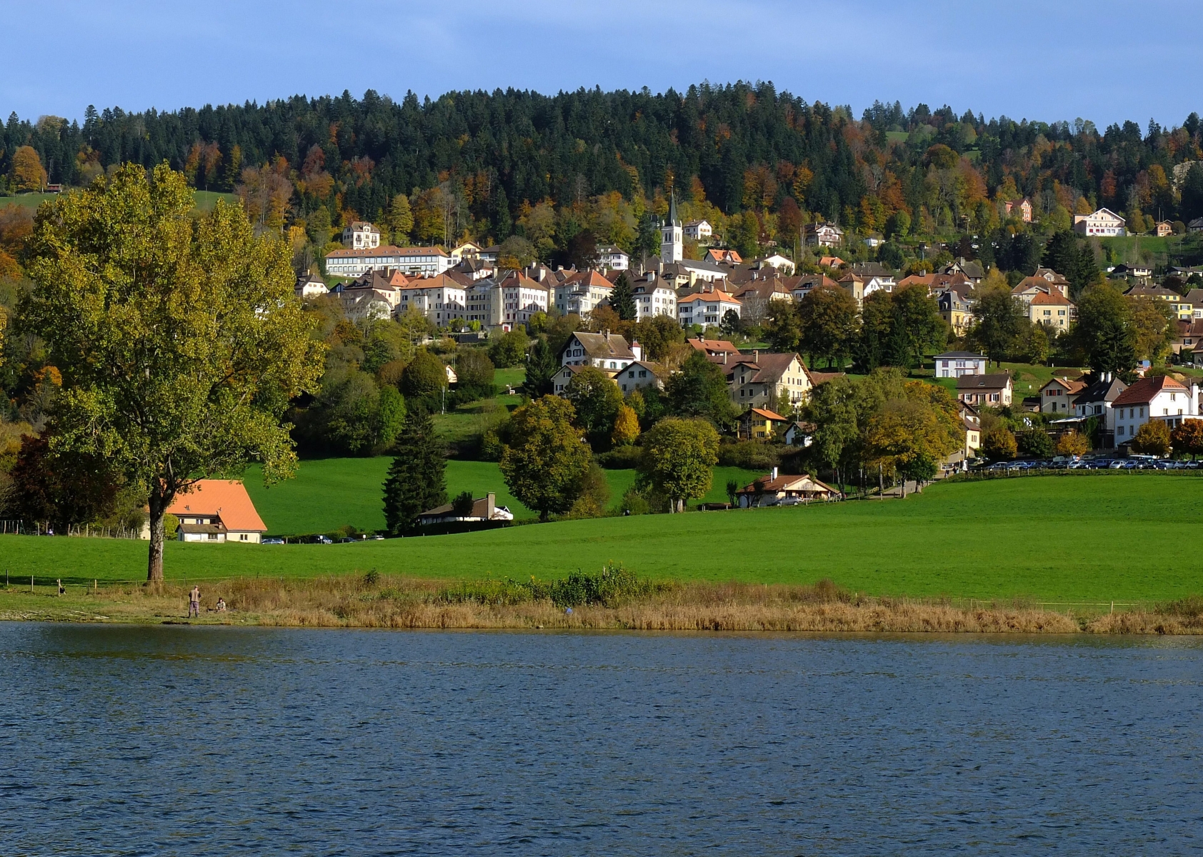 Le village des Brenets bénéficie depuis plusieurs années d'un des plus bas taux d'impôsition du canton.