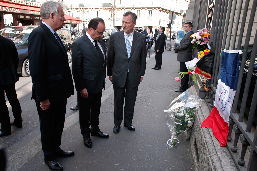 Les chefs d'État et de gouvernement, à l'image du président français, François Hollande, ont rendu hommage aux victimes des attaques de Bruxelles.