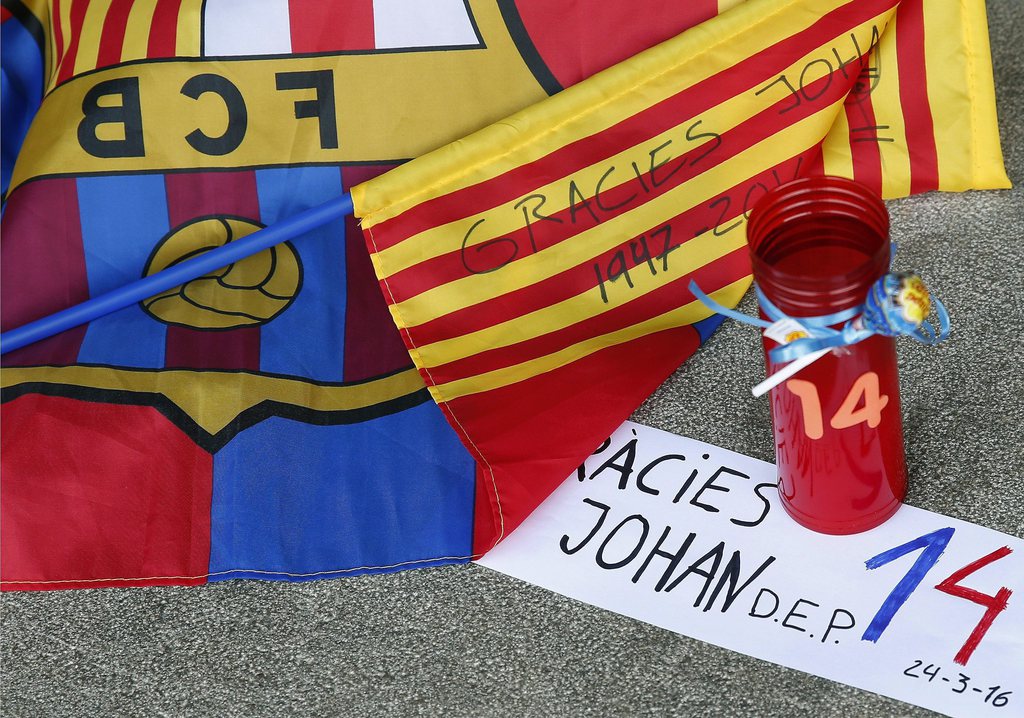 Des fans du FC Barcelone n'ont pas attendu l'annonce d'un hommage officiel pour honorer la mémoire de Johan Cruyff.