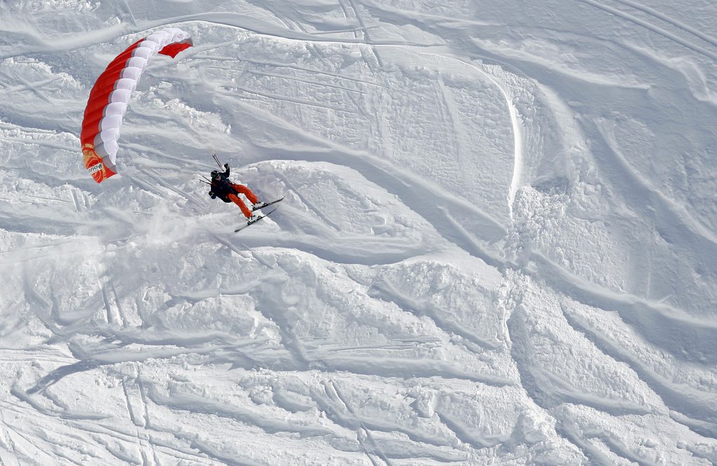 Le jeune homme s'est élancé du Jungfraujoch avec une aile de speedflying (illustration).