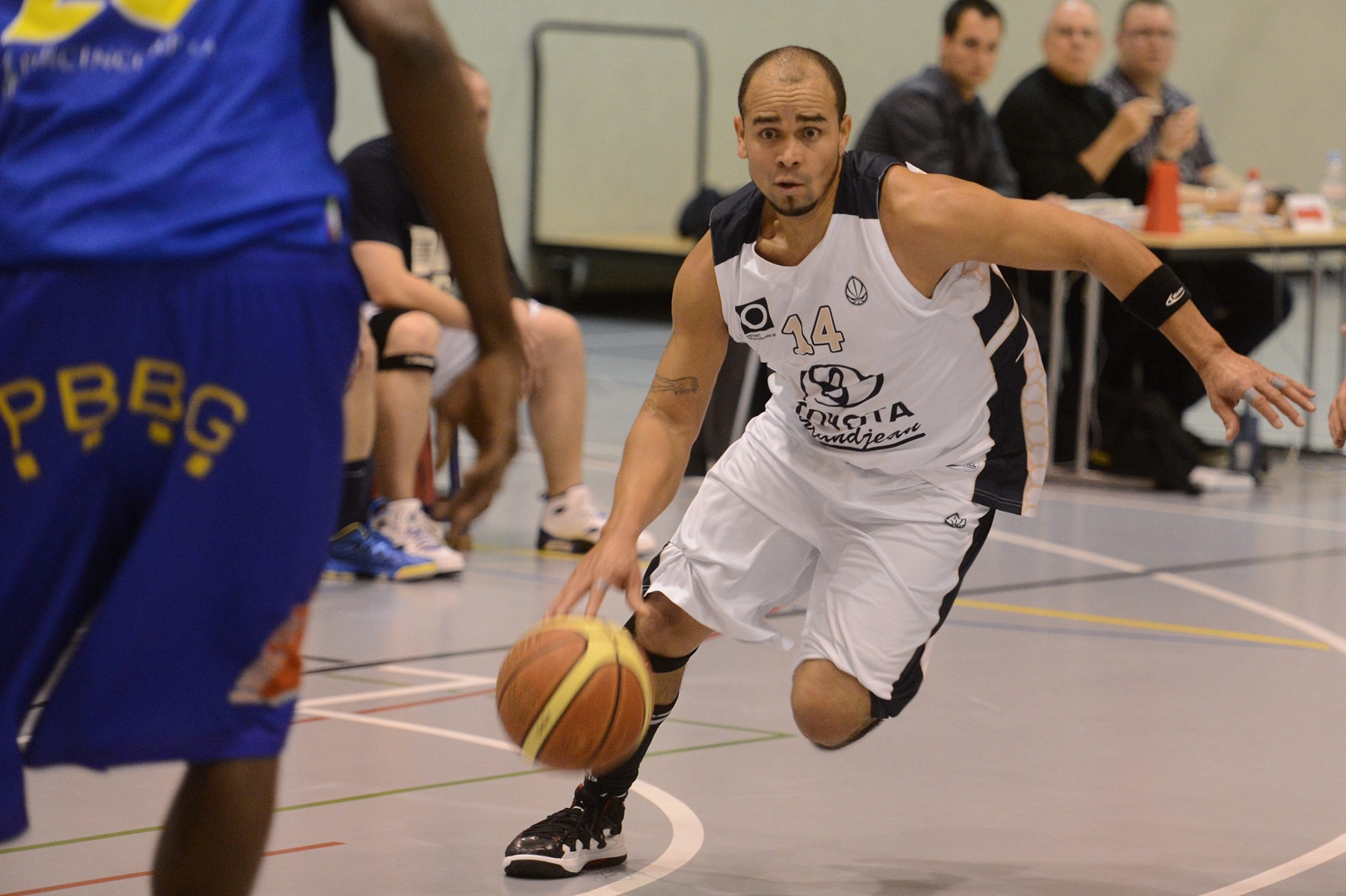 BASKETBALL COUPE DE SUISSE

BC La Chaux-de-Fonds - Vevey Riviera

Luis De La Cruz



La Chaux-de-Fonds, 29 10 2014

PHOTO DAVID MARCHON BASKETBALL COUPE DE SUISSE