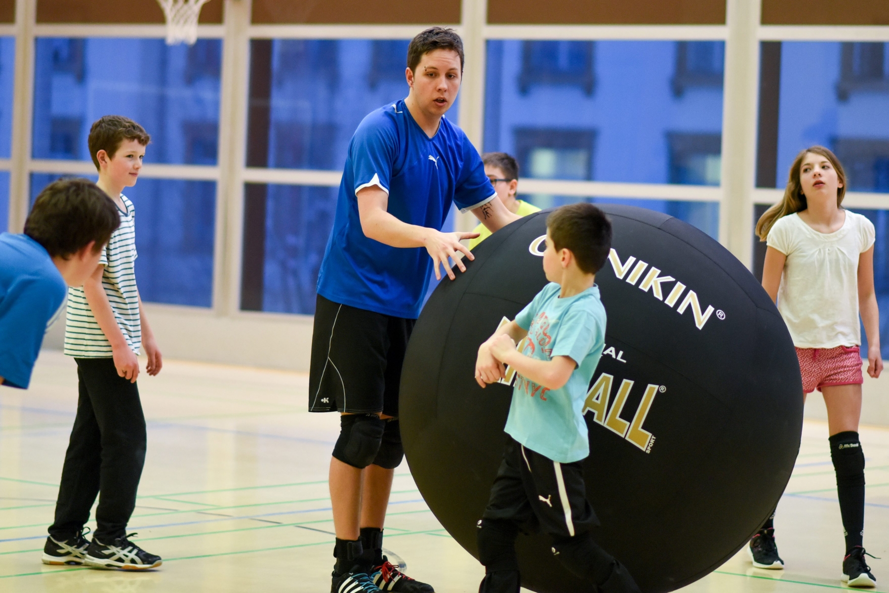 Kin-Ball.

Kevin Greuzet

LE LOCLE 7 03 2016
Photo: Christian Galley