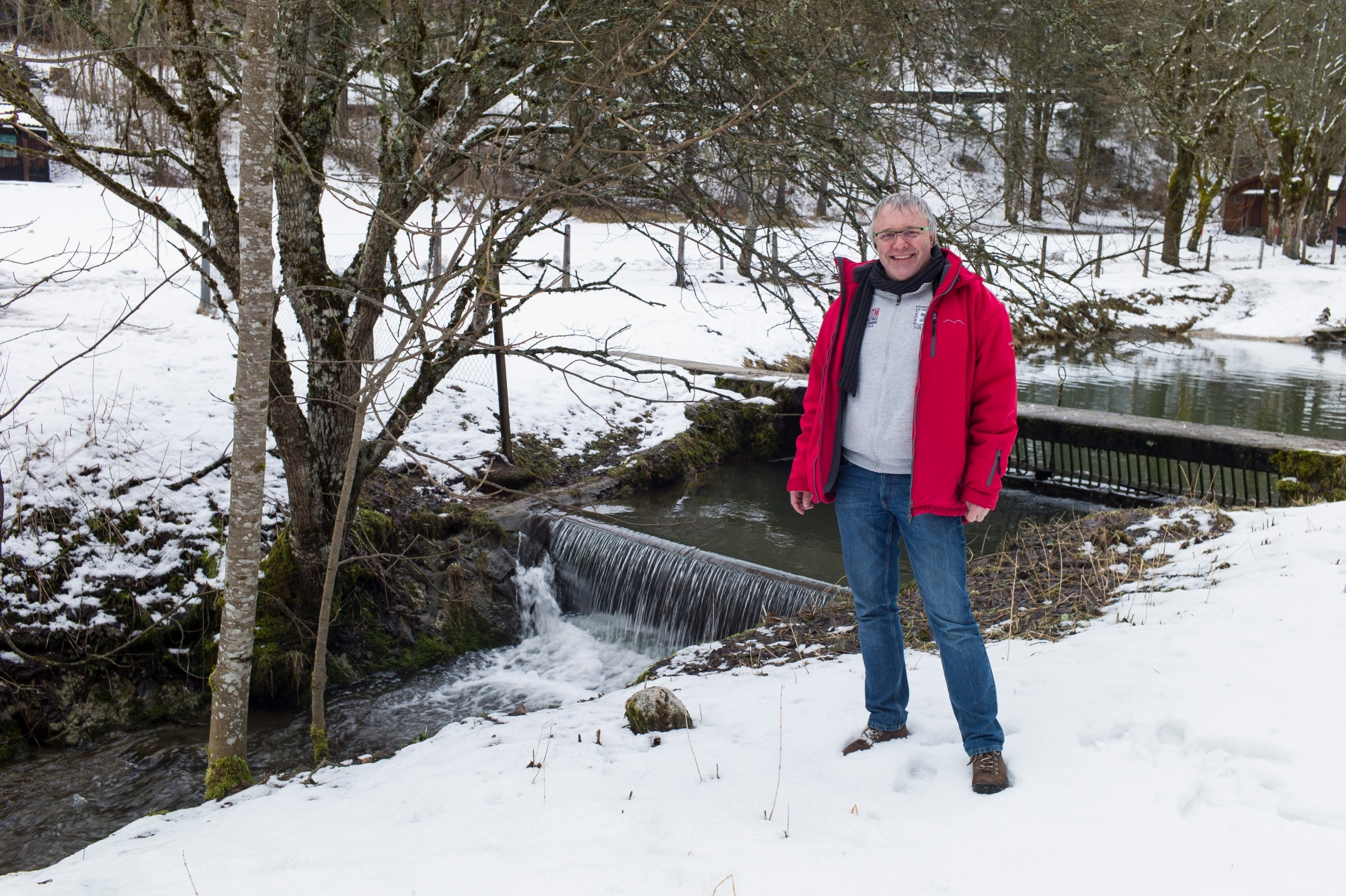 Portrait de Gerard Santschi a propos des cours d'eau de la region qui ne sont pas defriches.



La Chaux-de-Fonds, le 25.02.2016



Photo : Lucas Vuitel