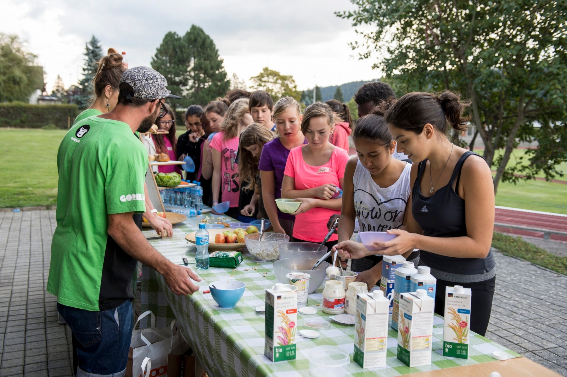 Journee d'activite pour les jeunes de la Ville, entre sports freestyle, preparations de repas sains et ateliers thematiques organises par Gorilla, un programme qui s'engage en faveur de la sante des jeunes en Suisse



La Chaux-de-Fonds, le 11.09.2015, Photo : Lucas Vuitel LA CHAUX-DE-FONDS