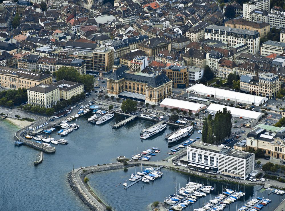 Au port, un bâtiment intéresse le Touring et, désormais, le Beaulac.