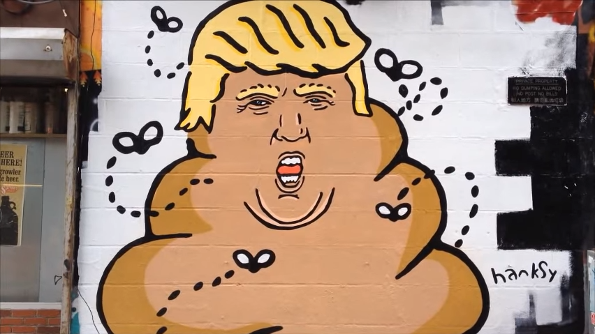 La peinture murale anti-Trump de l'artiste new-yorkais Hanksy a triomphé à Manhattan et sur les réseaux sociaux.