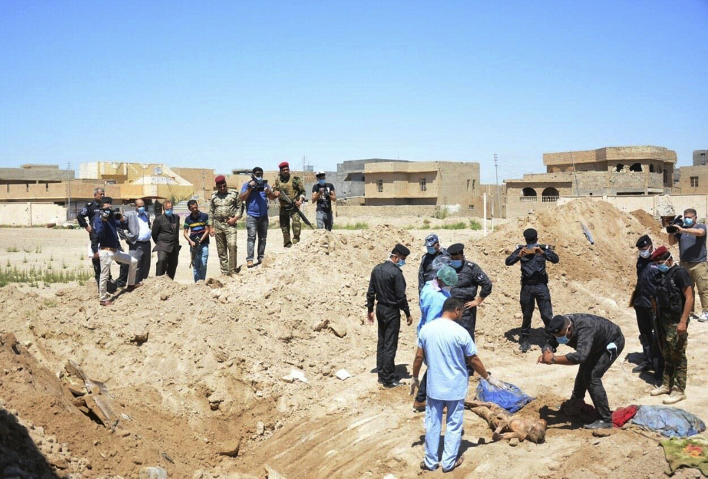 Les preuves des "crimes odieux" commis par le groupe ultraradical s'accumulent à mesure que les territoires qu'il contrôlait en Irak sont repris.