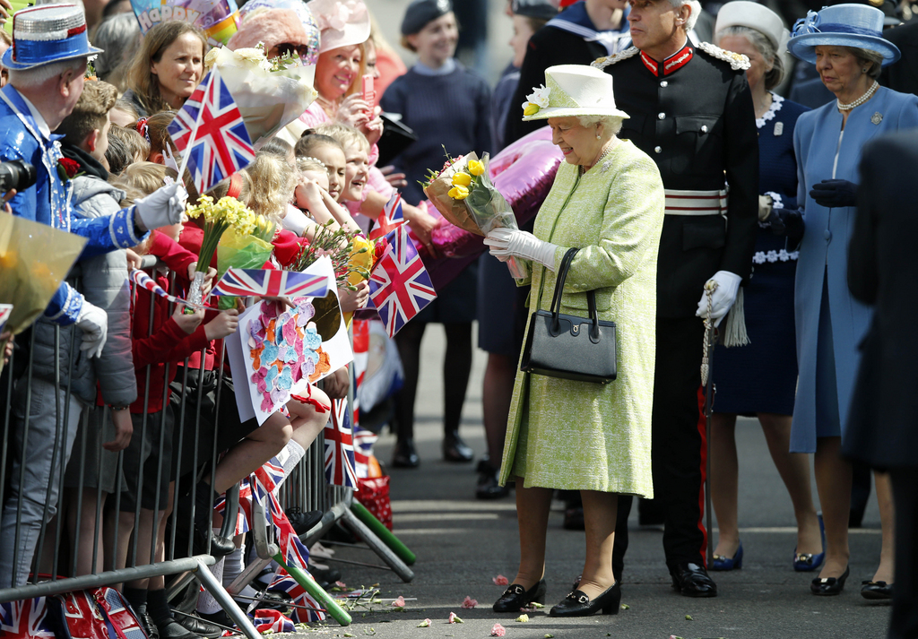 La reine s'est offert son traditionnel bain de foule à Windsor.