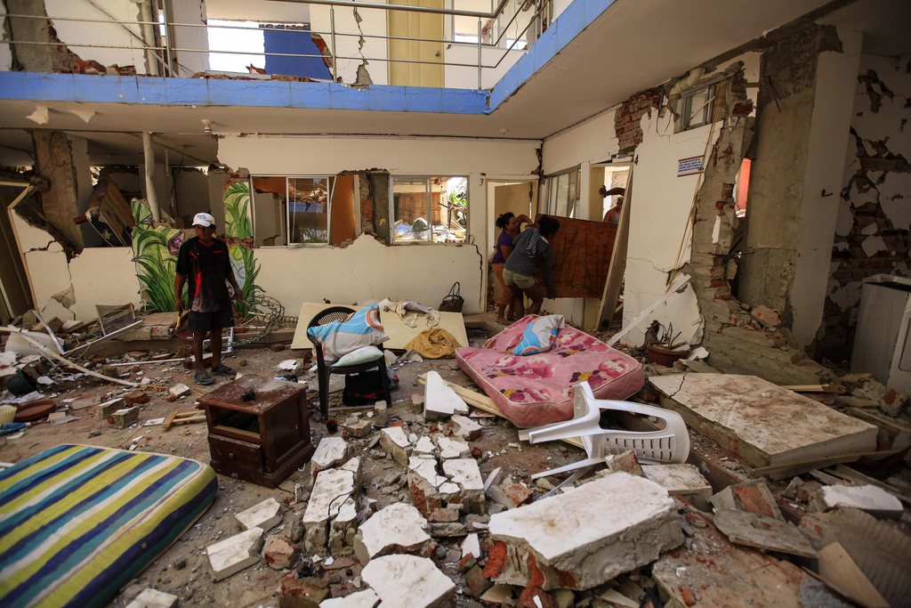 Le tremblement de terre, d'une magnitude de 7,8, le pire en Amérique latine depuis celui d'Haïti en 2010, a fait 659 morts, 33 disparus et 4605 blessés.