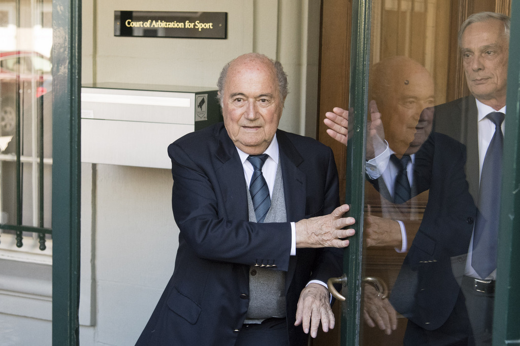 "J'espère avoir pu donner des informations importantes dans ce dossier qui m'intéresse également", a déclaré Sepp Blatter aux médias.