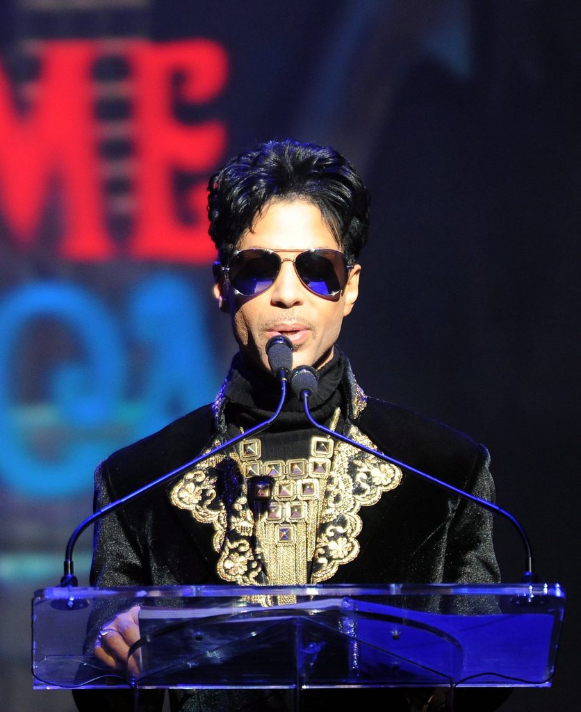 Prince était âgé de 57 ans. Il était une icône de la pop de la fin du XXe siècle.