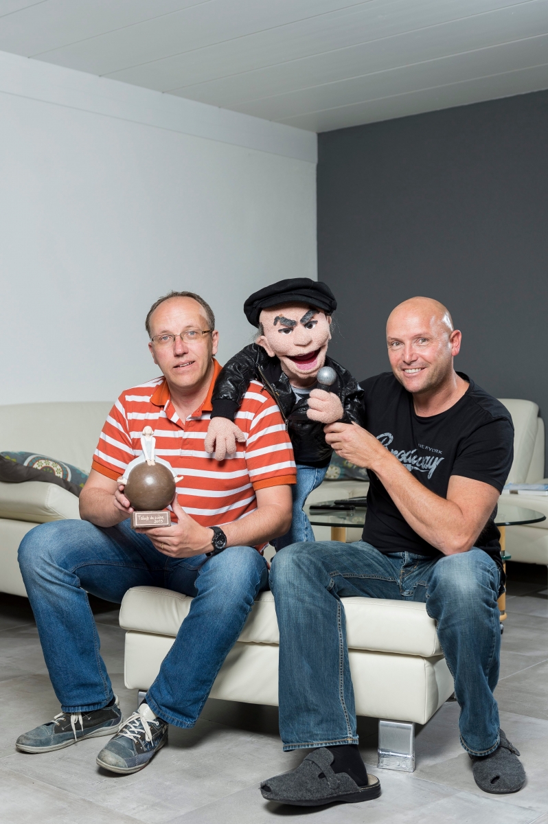 Portrait de Dodo (gauche) et de Roger Alain musicien et ventriloque.



Fontaines, le 13.10.2015



Photo : Lucas Vuitel