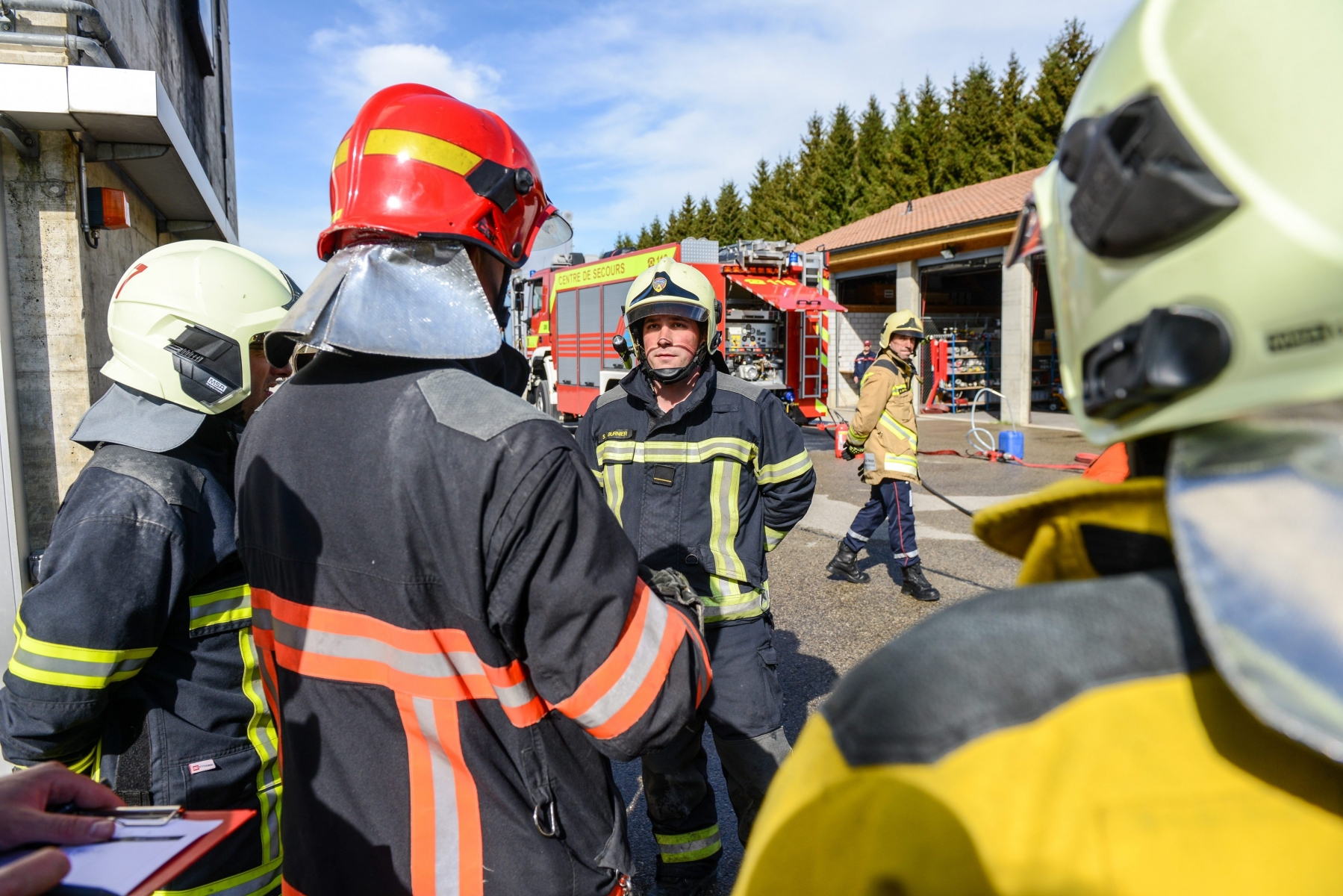 Excercices de pompiers.



COUVET 8 05 2015

Photo: Christian Galley