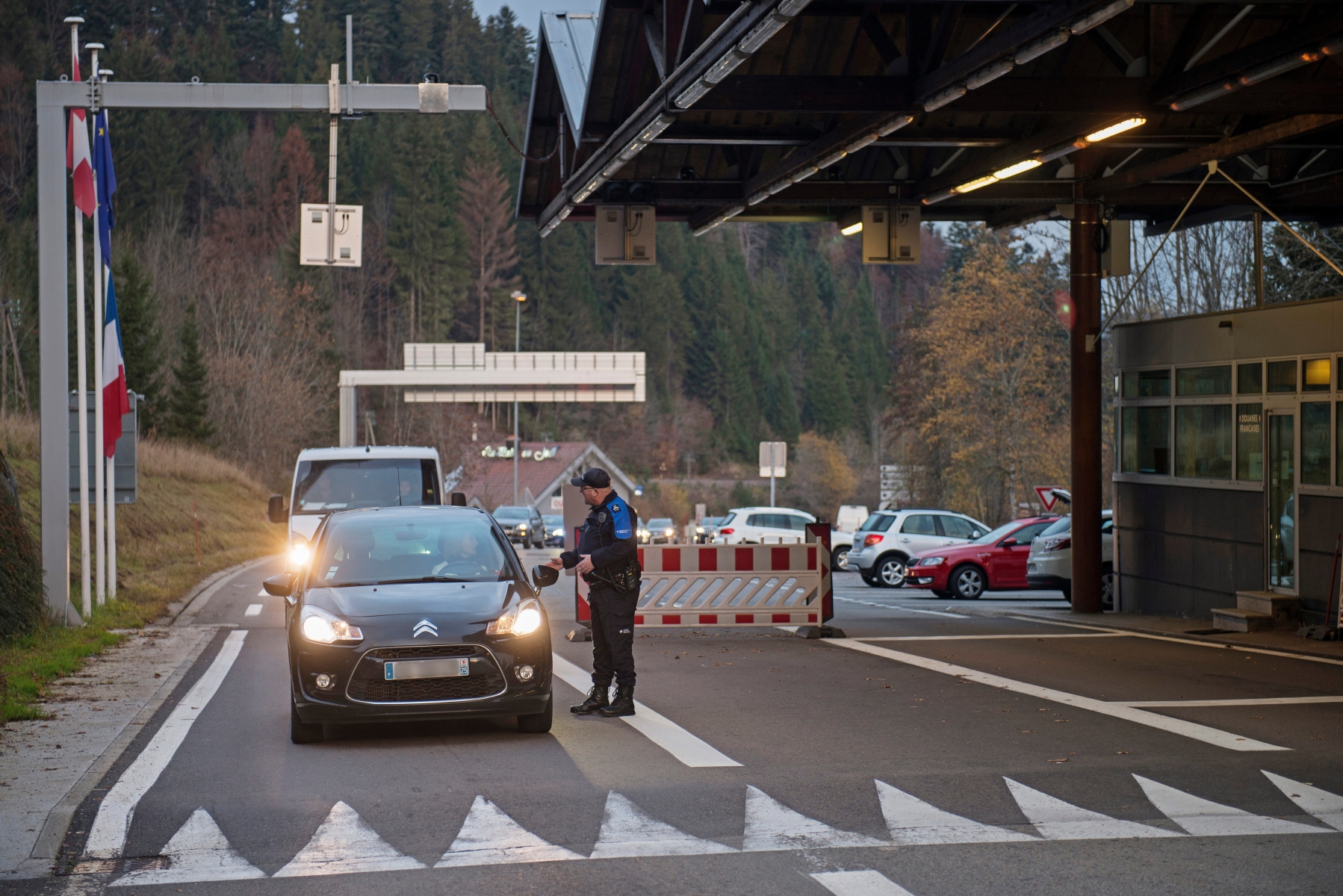 Douane du Col-des-Roches: controles apres les attentats de Paris



Le Locle, 17 11 2015

Photo © David Marchon LE COL-DES-ROCHES