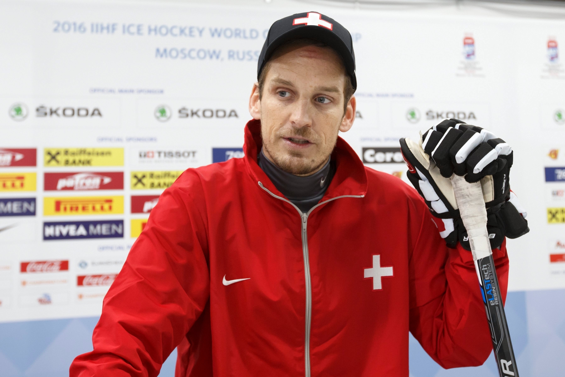 Patrick Fischer, head coach of Switzerland's national ice hockey team, speaks to the media, following a training session one day before the IIHF 2016 World Championship at the Ice Palace, in Moscow, Russia, Thursday, May 5, 2016. (KEYSTONE/Salvatore Di Nolfi) RUSSIA ICE HOCKEY IIHF WC 2016 TEAM SWITZERLAND TRAINING