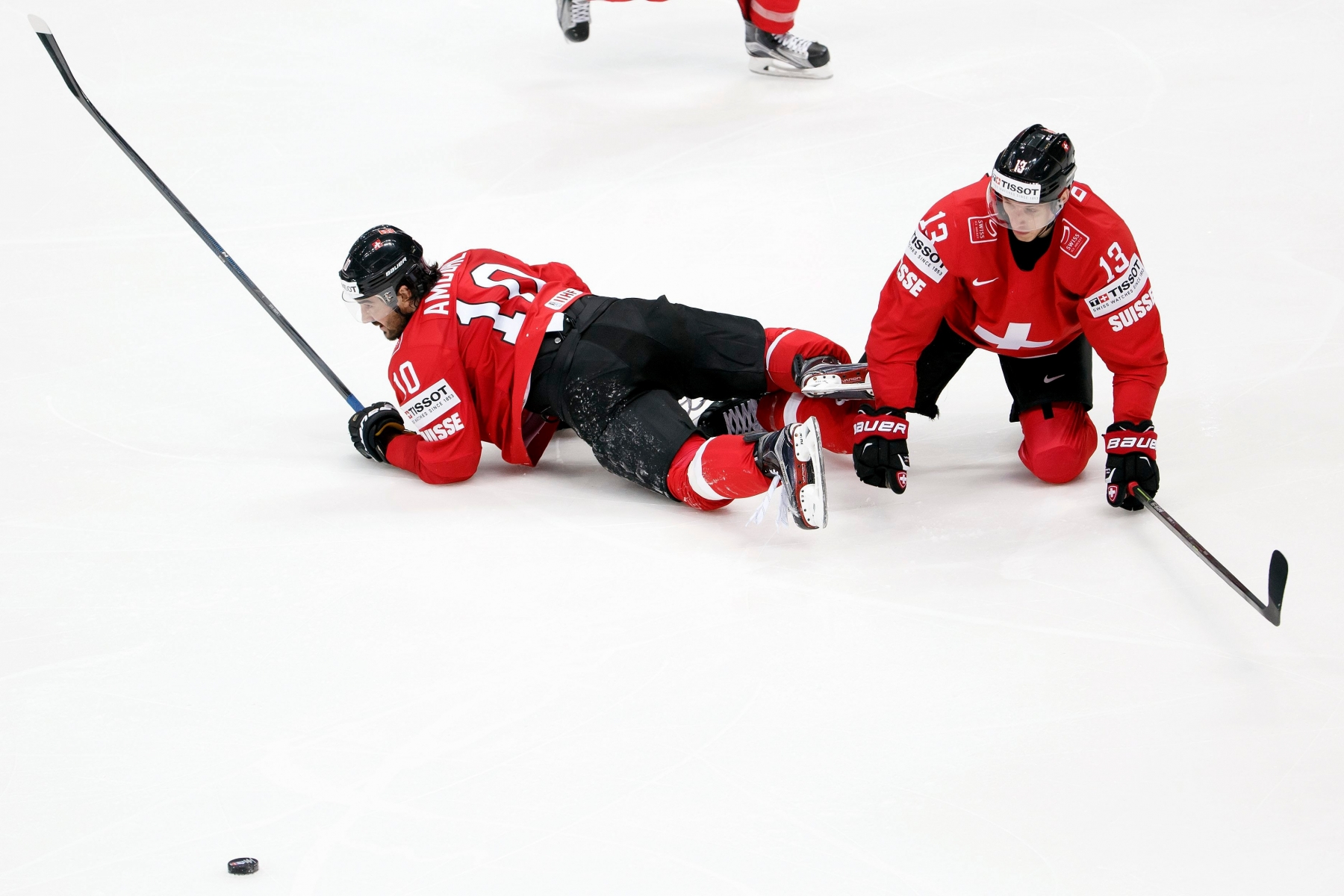Switzerland's players Andres Ambuehl, left, and Felicien Du Bois, collide, right, during the IIHF 2016 World Championship preliminary round game between Switzerland and Kazakhstan, at the Ice Palace, in Moscow, Russia, Saturday, May 7, 2016. (KEYSTONE/Salvatore Di Nolfi) EISHOCKEY WM 2016 CHE KAZ